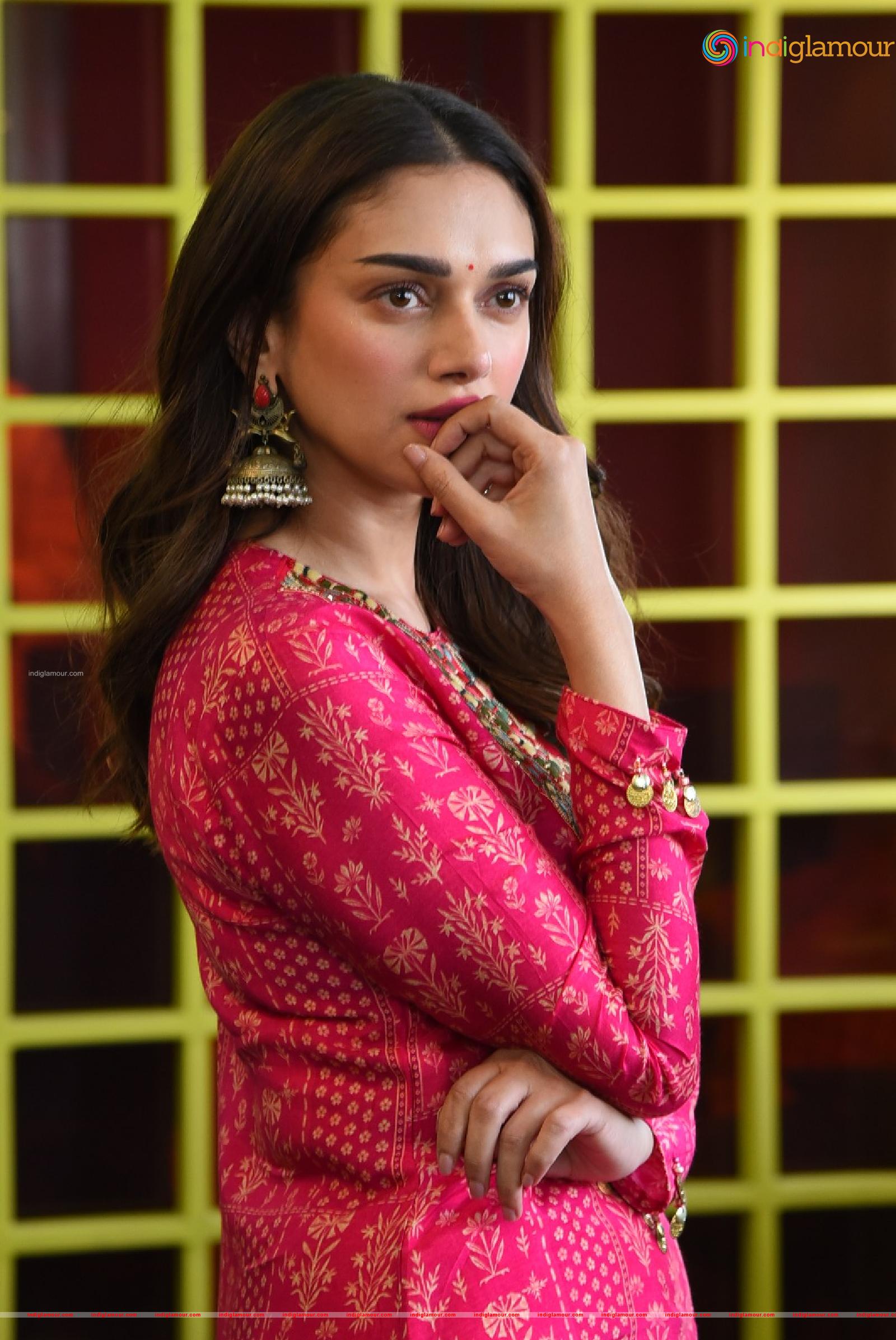 Aditi Rao Hydari Actress hd photo