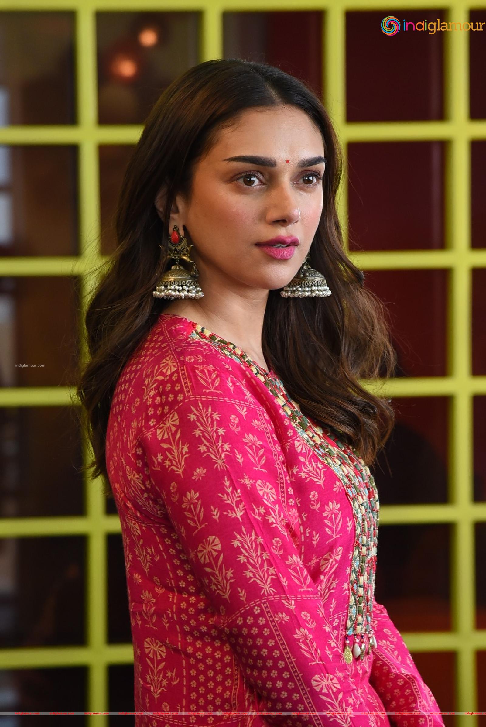 Aditi Rao Hydari Actress hd photo