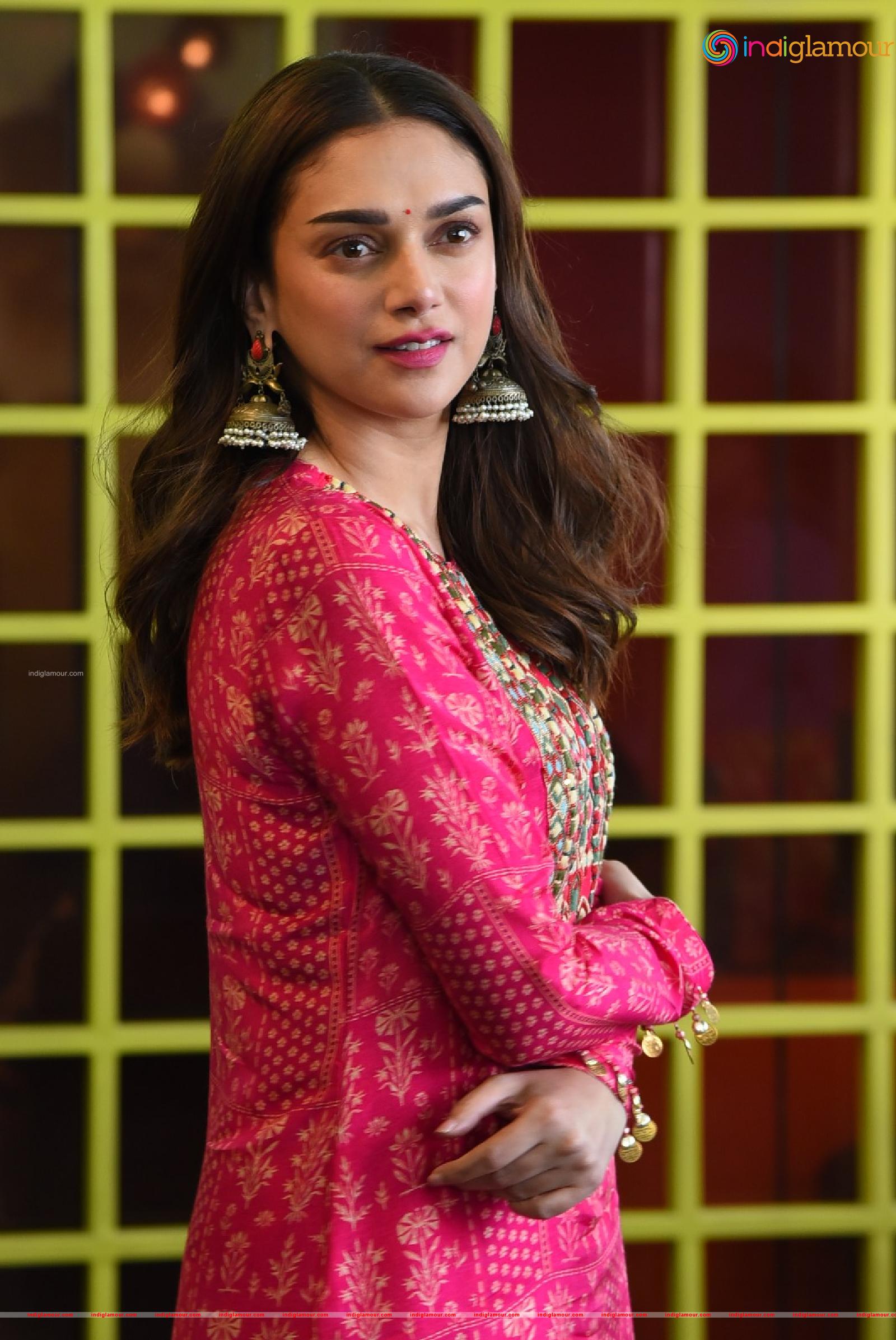 Aditi Rao Hydari Actress hd photo