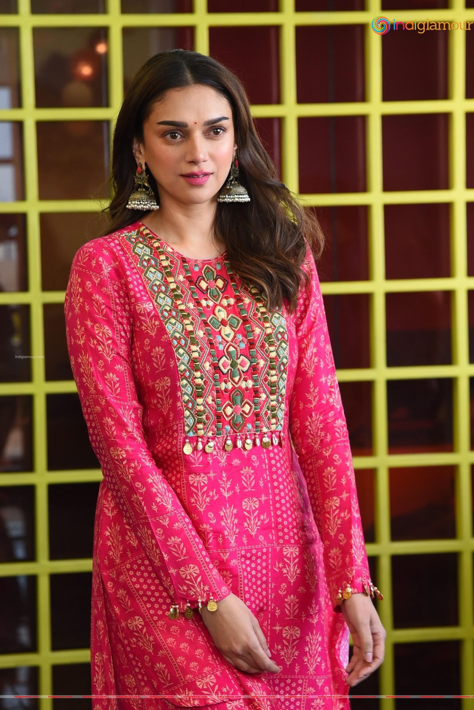 Aditi Rao Hydari Actress hd photo