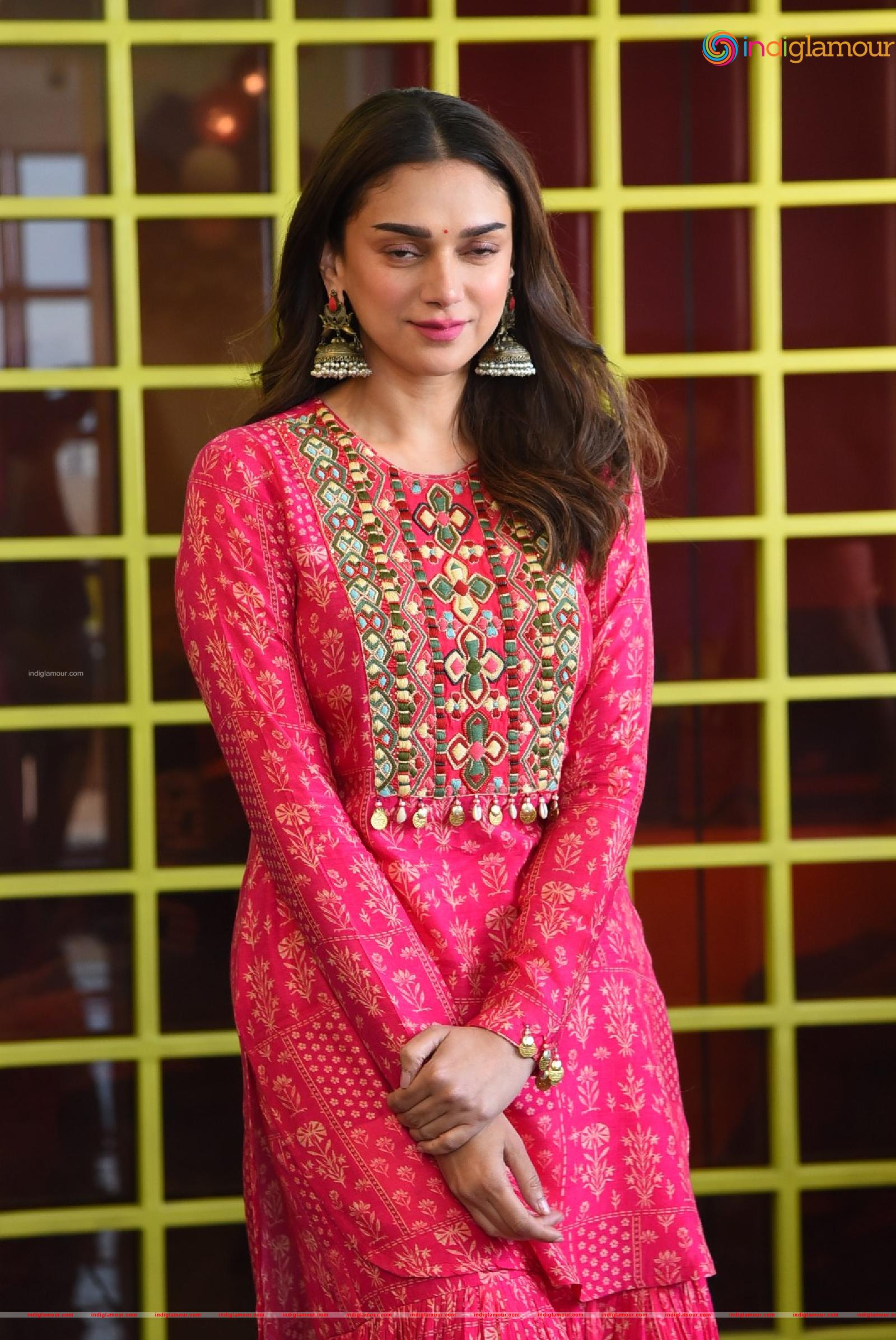 Aditi Rao Hydari Actress hd photo