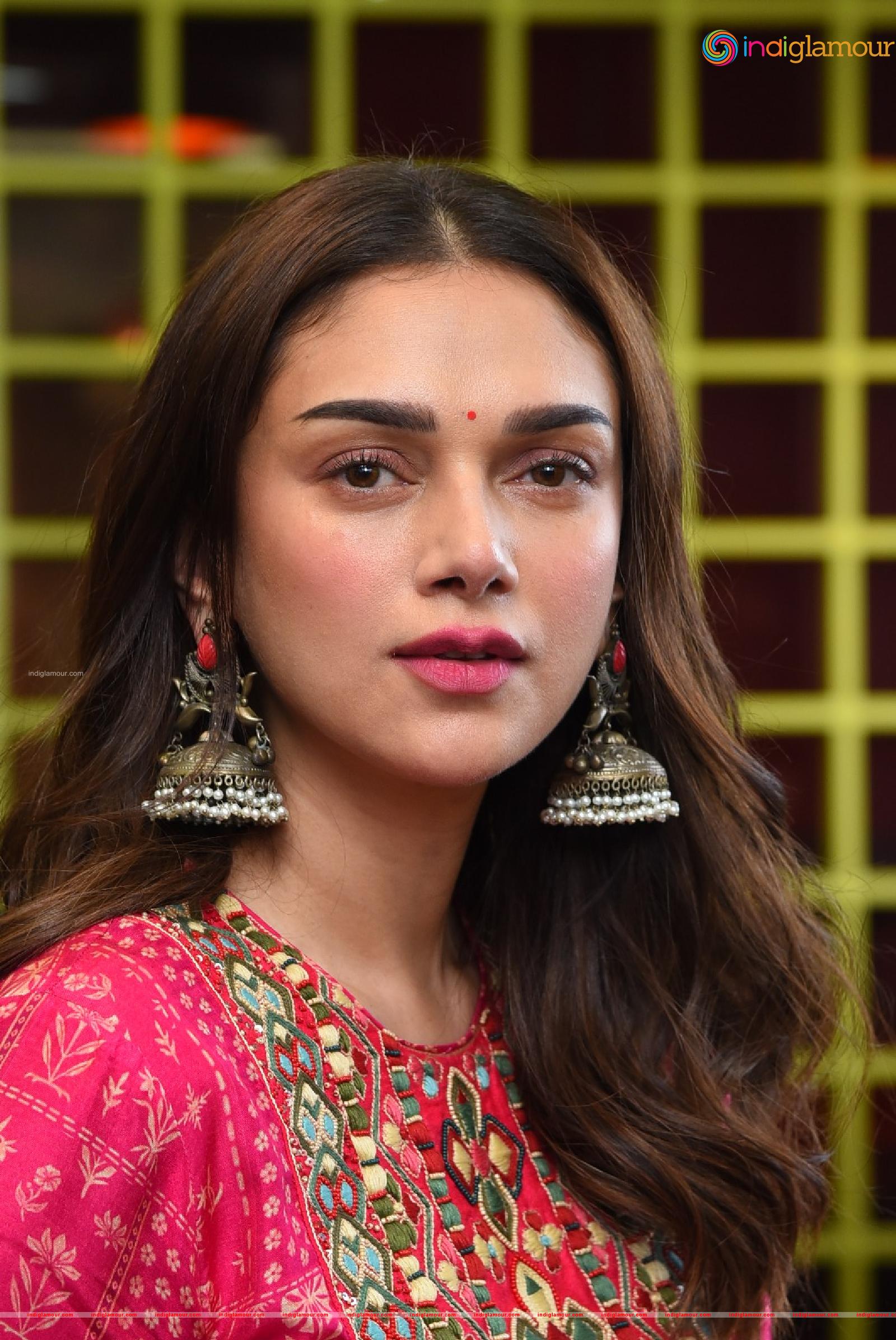Aditi Rao Hydari Actress hd photo