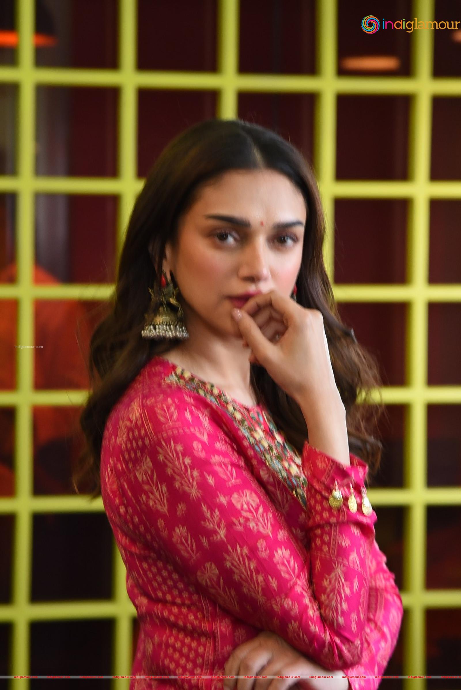 Aditi Rao Hydari Actress hd photo