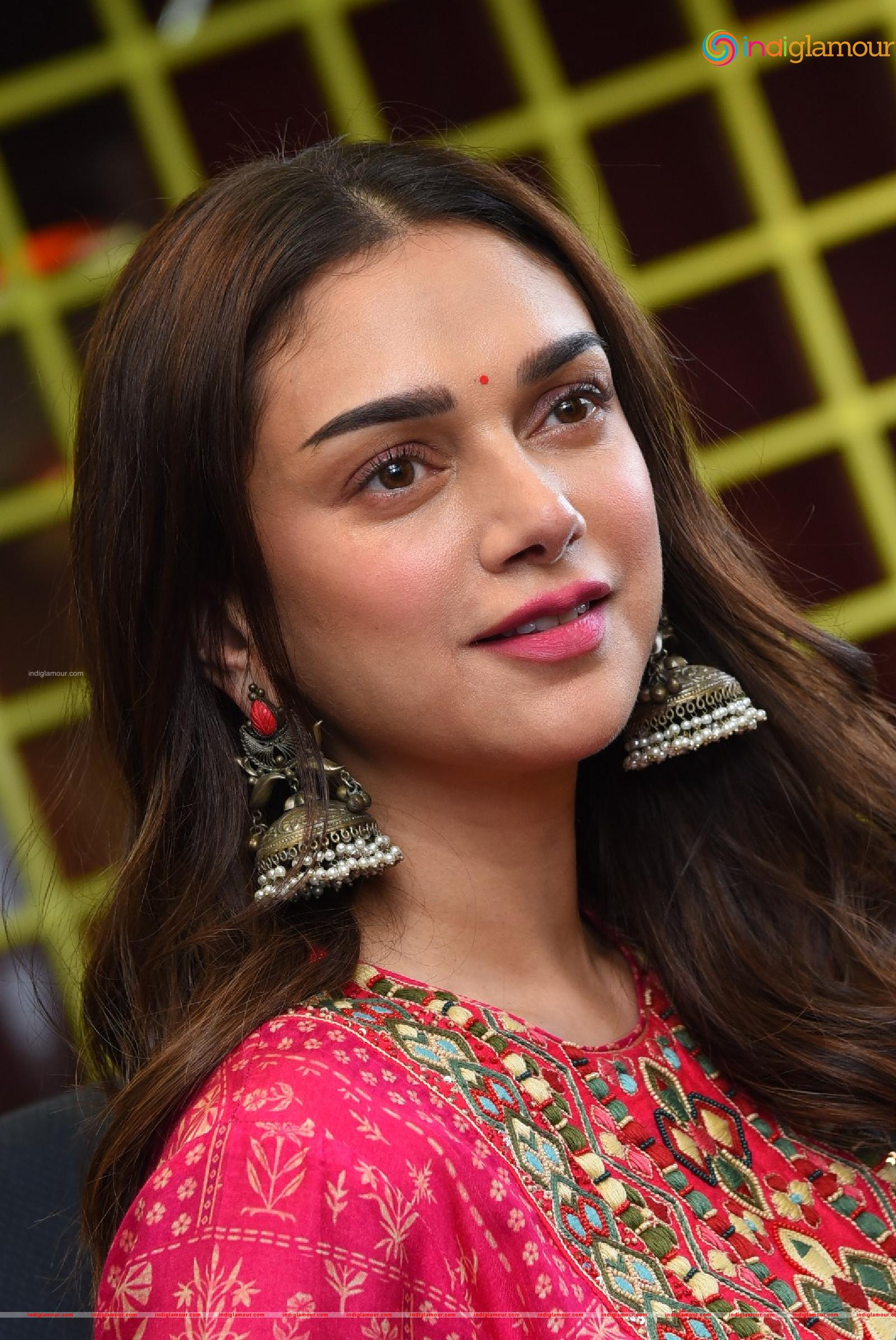 Aditi Rao Hydari Actress hd photo