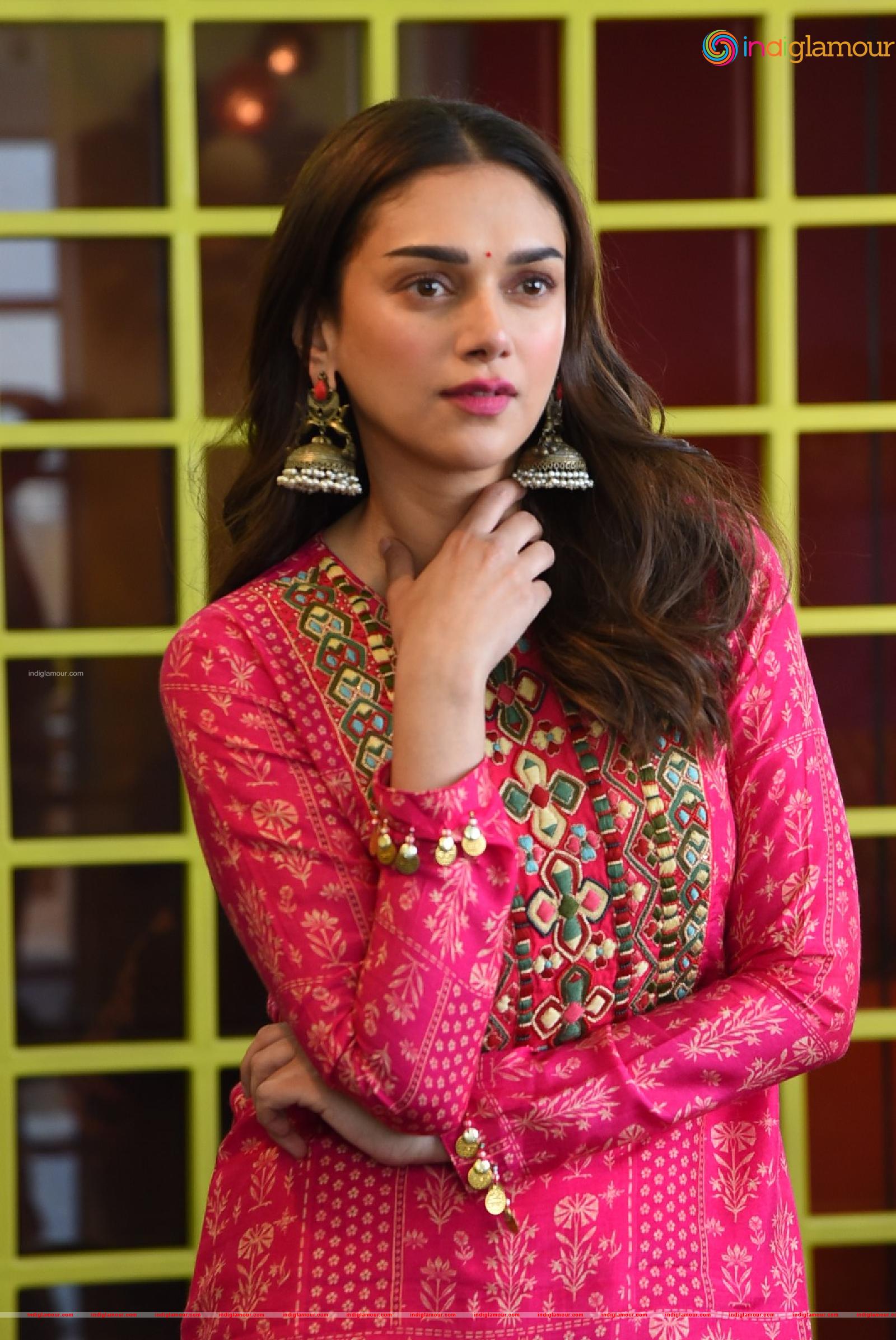 Aditi Rao Hydari Actress hd photo