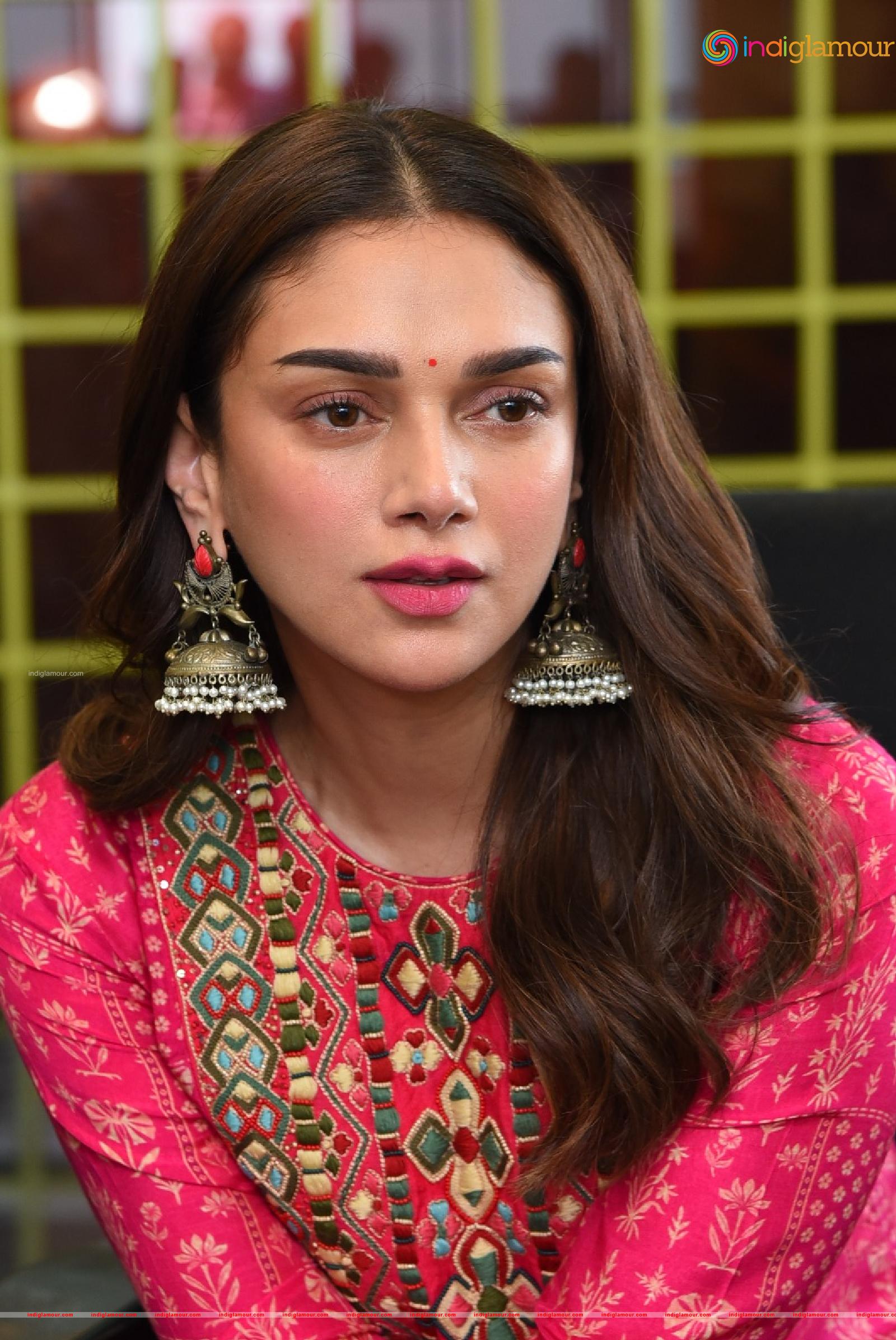 Aditi Rao Hydari Actress hd photo