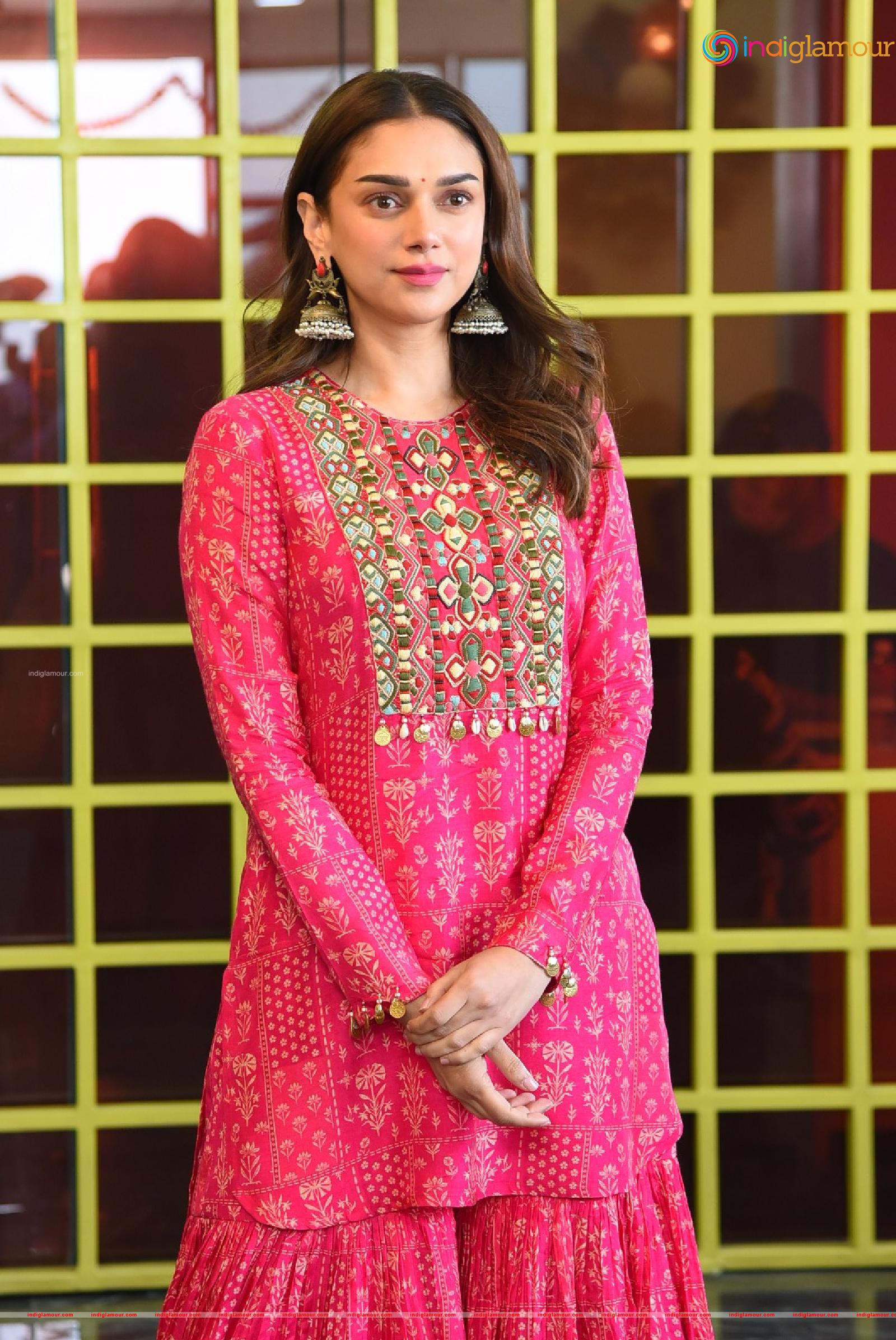 Aditi Rao Hydari Actress hd photo
