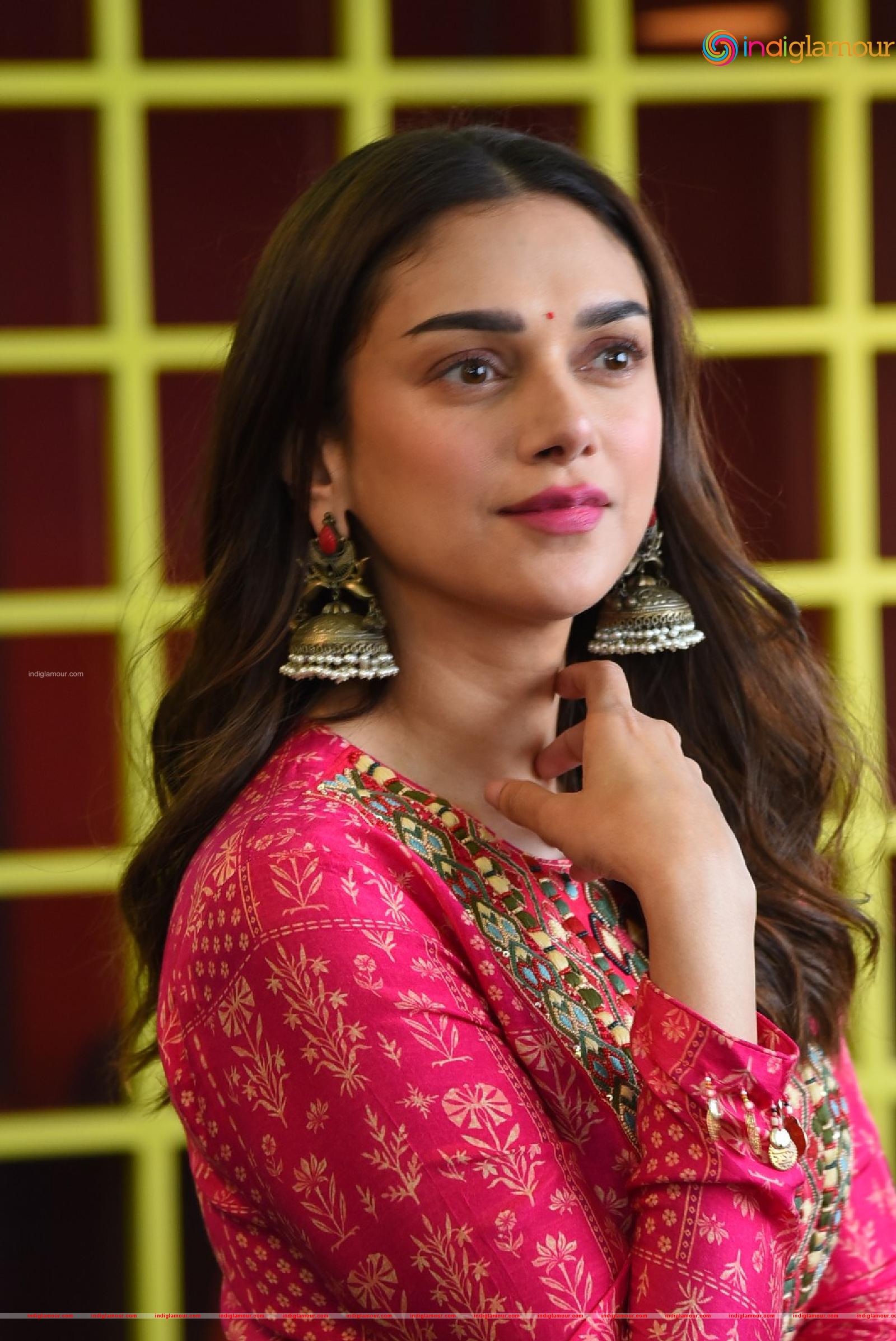 Aditi Rao Hydari Actress hd photo