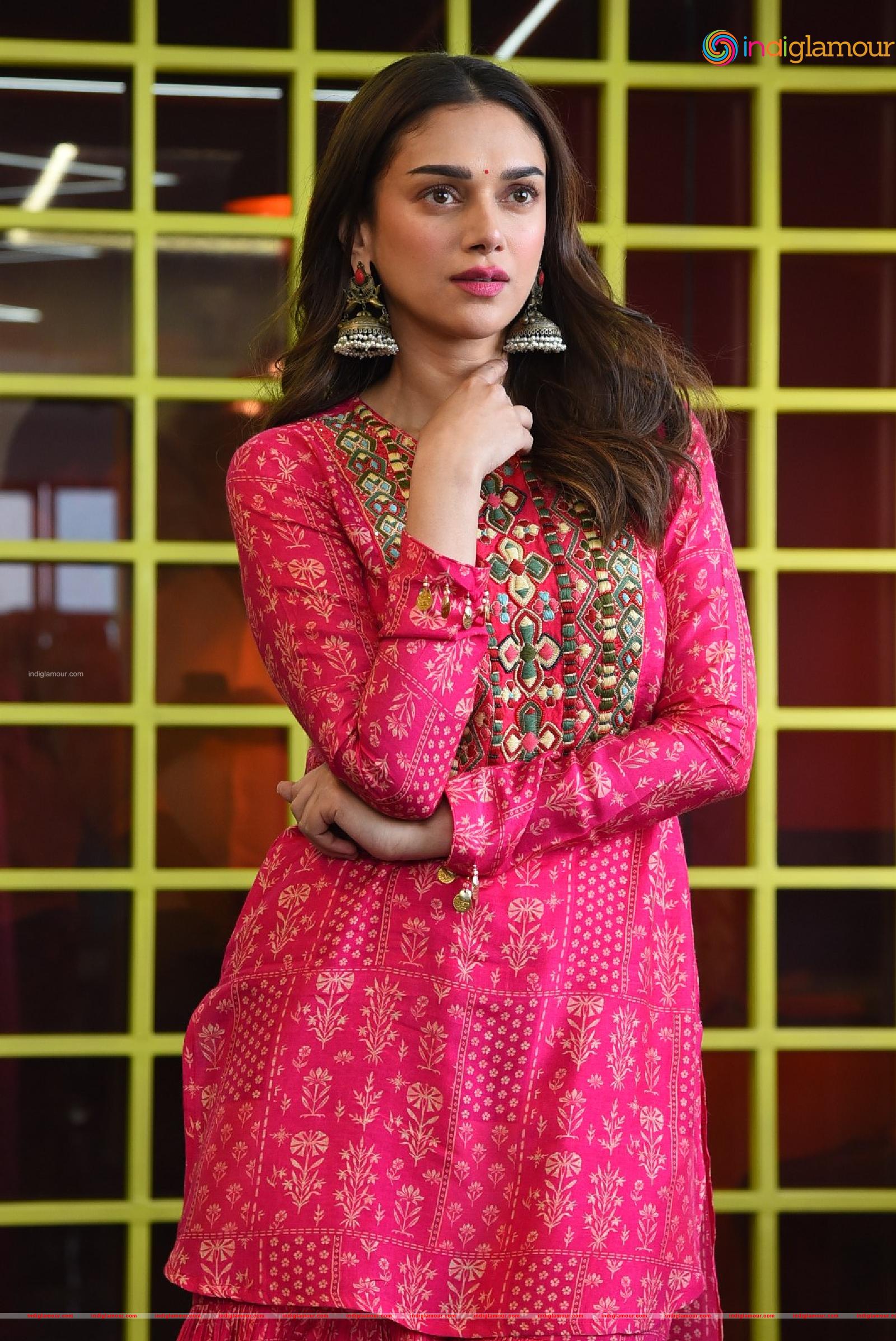 Aditi Rao Hydari Actress hd photo