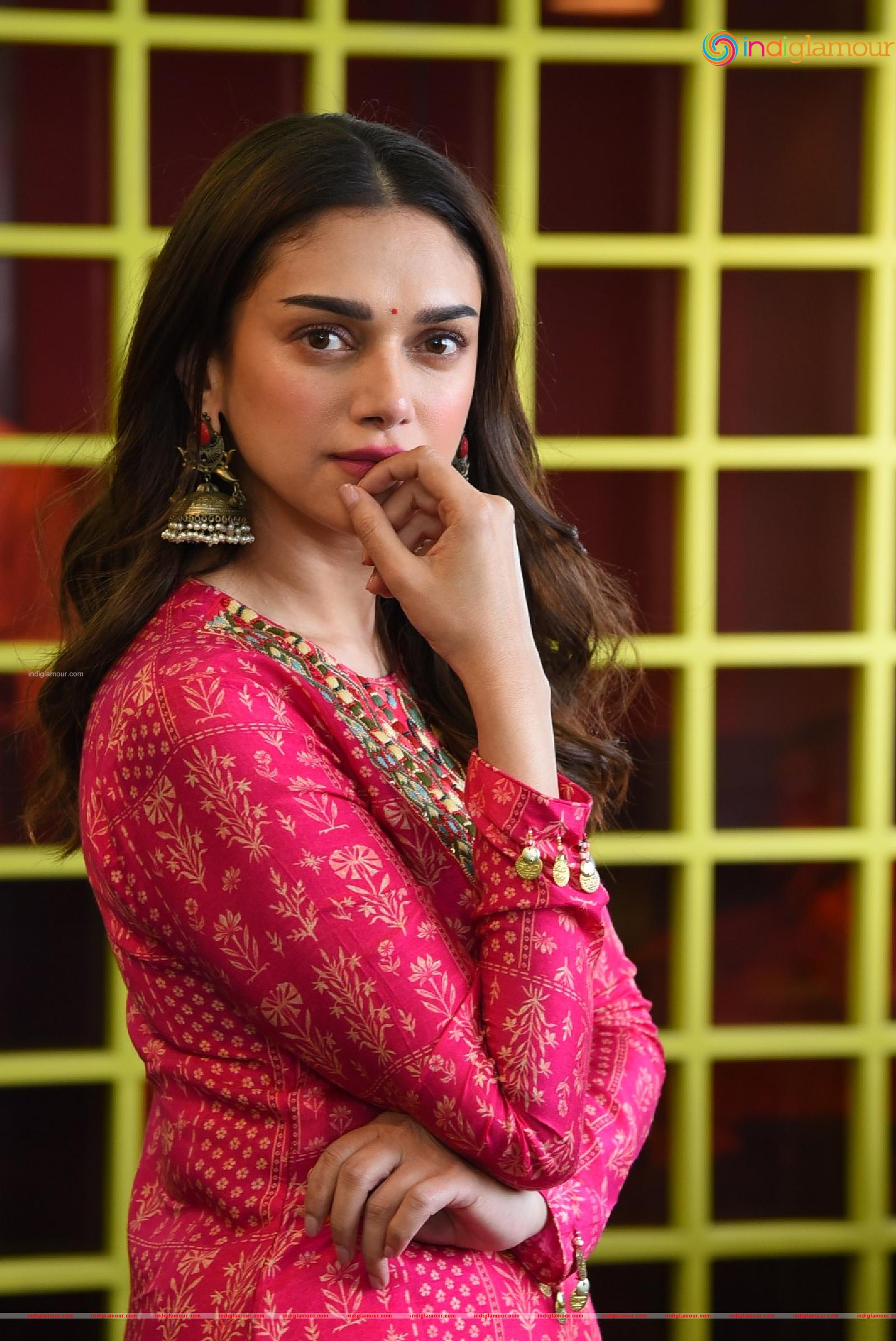 Aditi Rao Hydari Actress hd photo