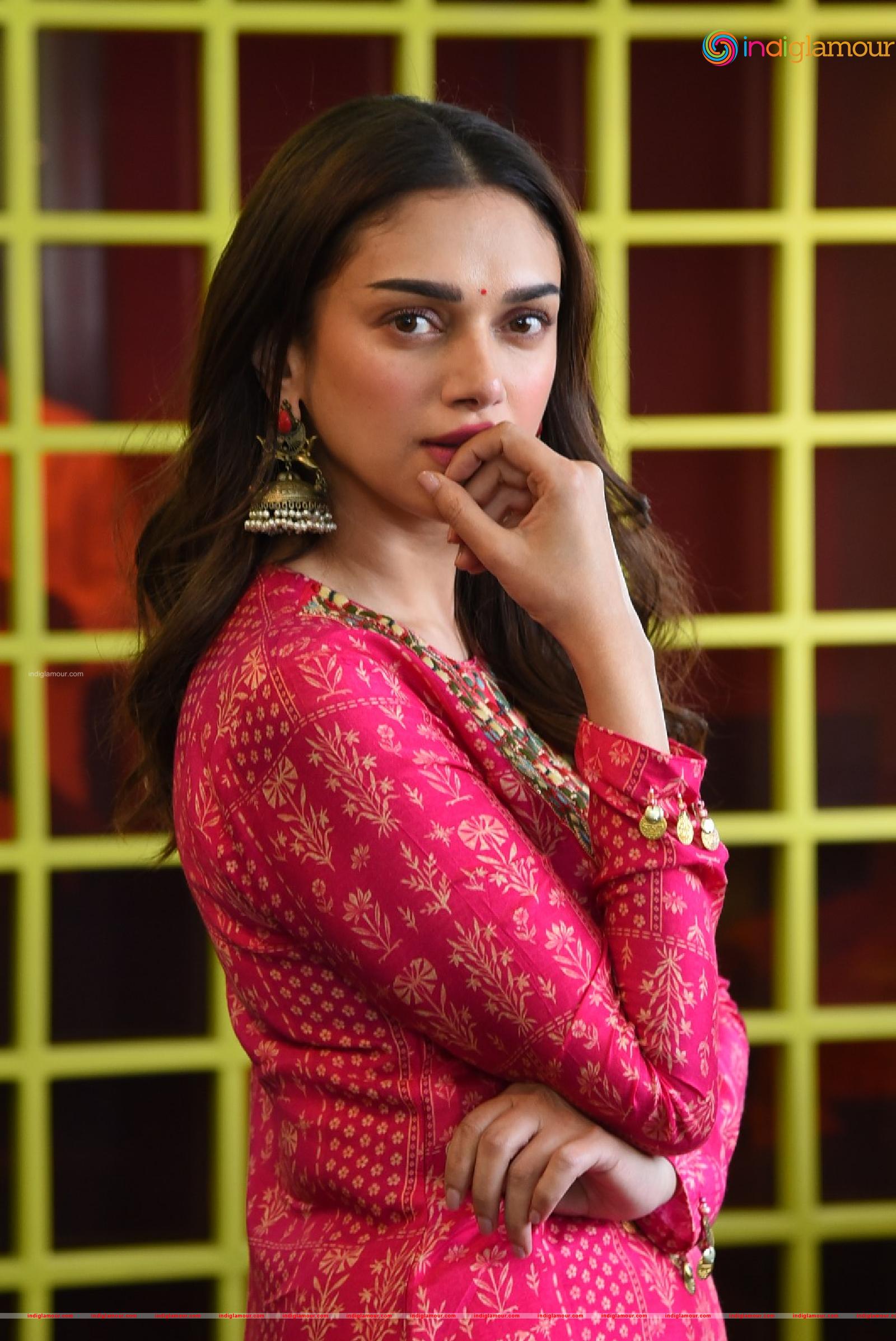 Aditi Rao Hydari Actress hd photo