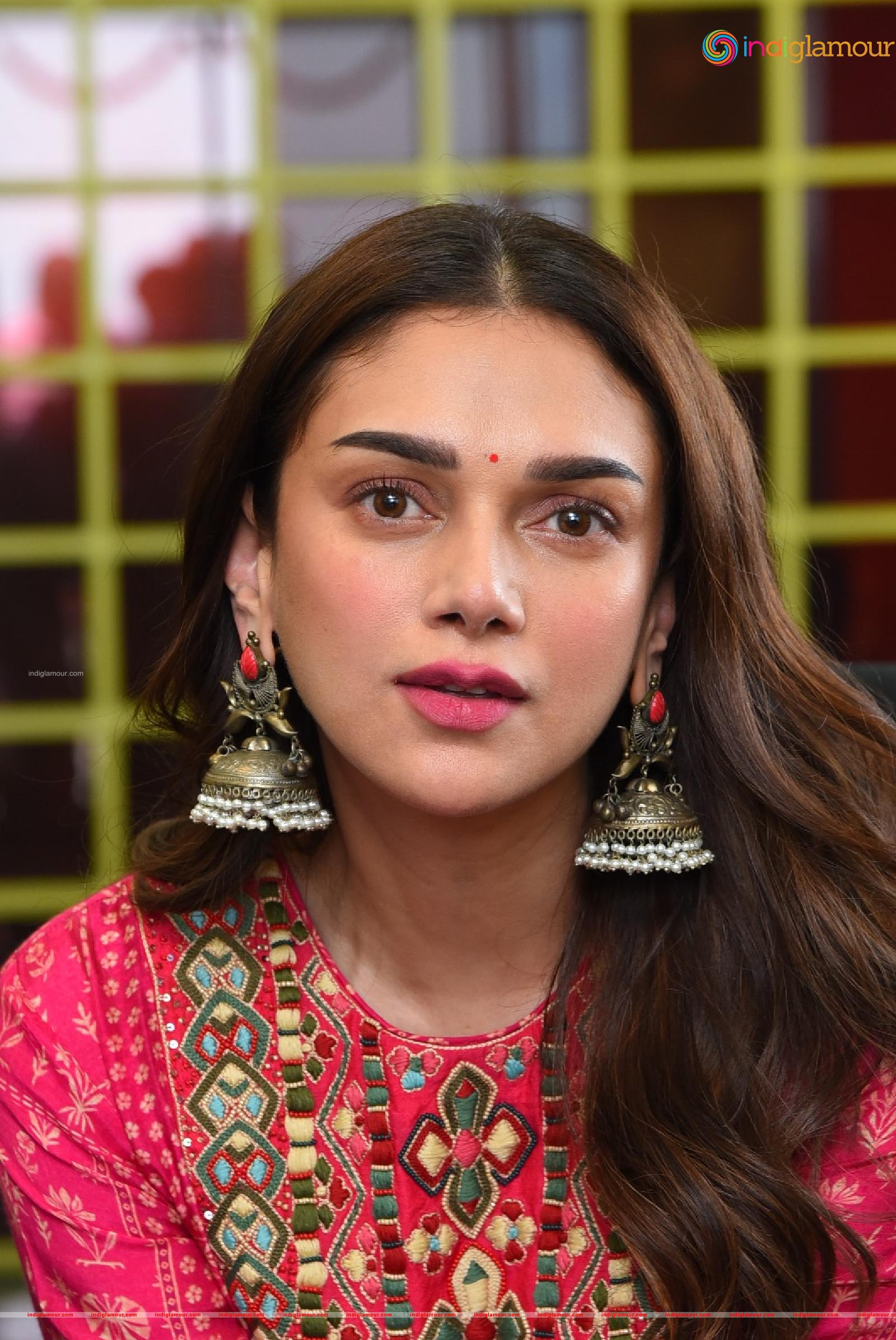 Aditi Rao Hydari Actress hd photo