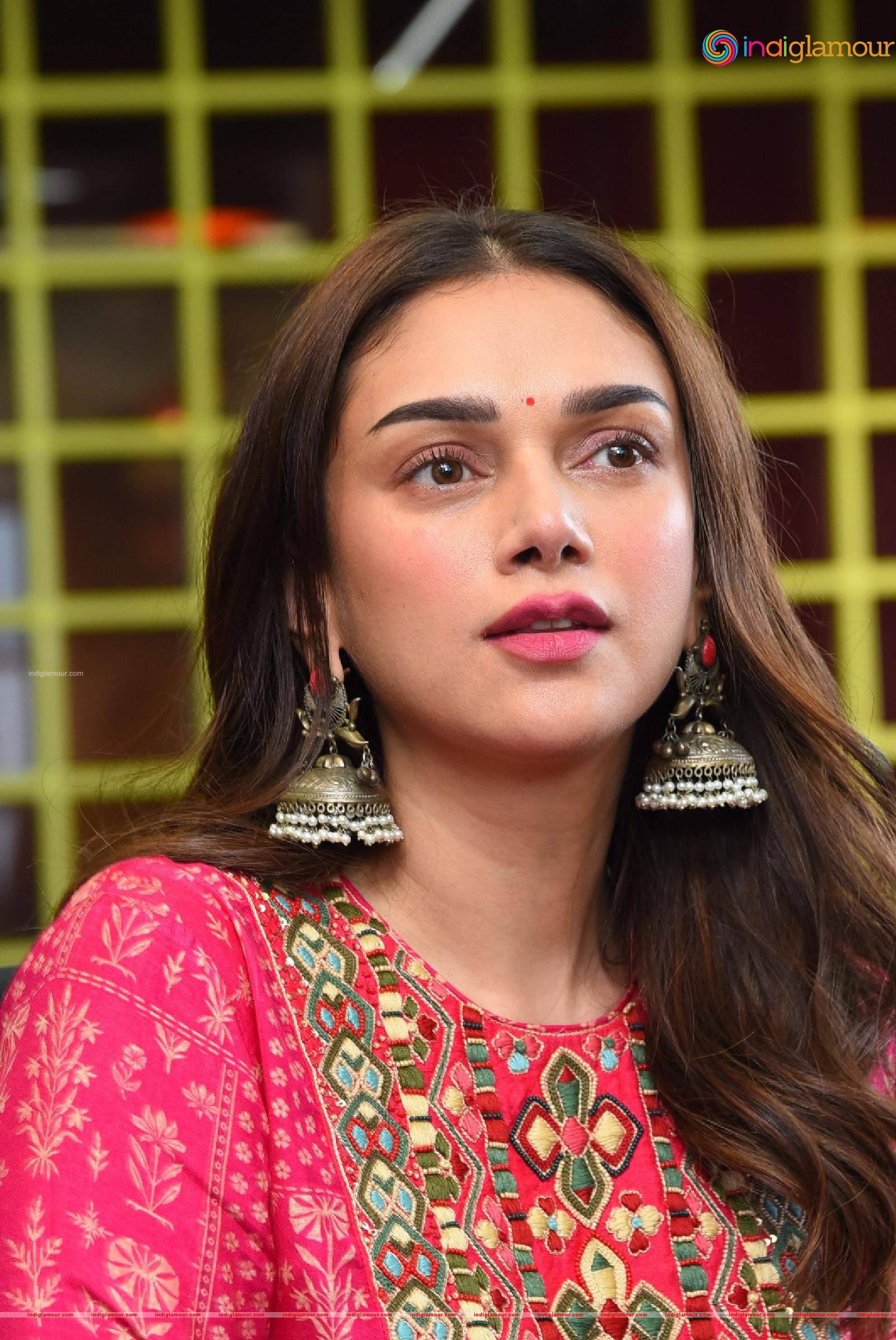 Aditi Rao Hydari Actress hd photo