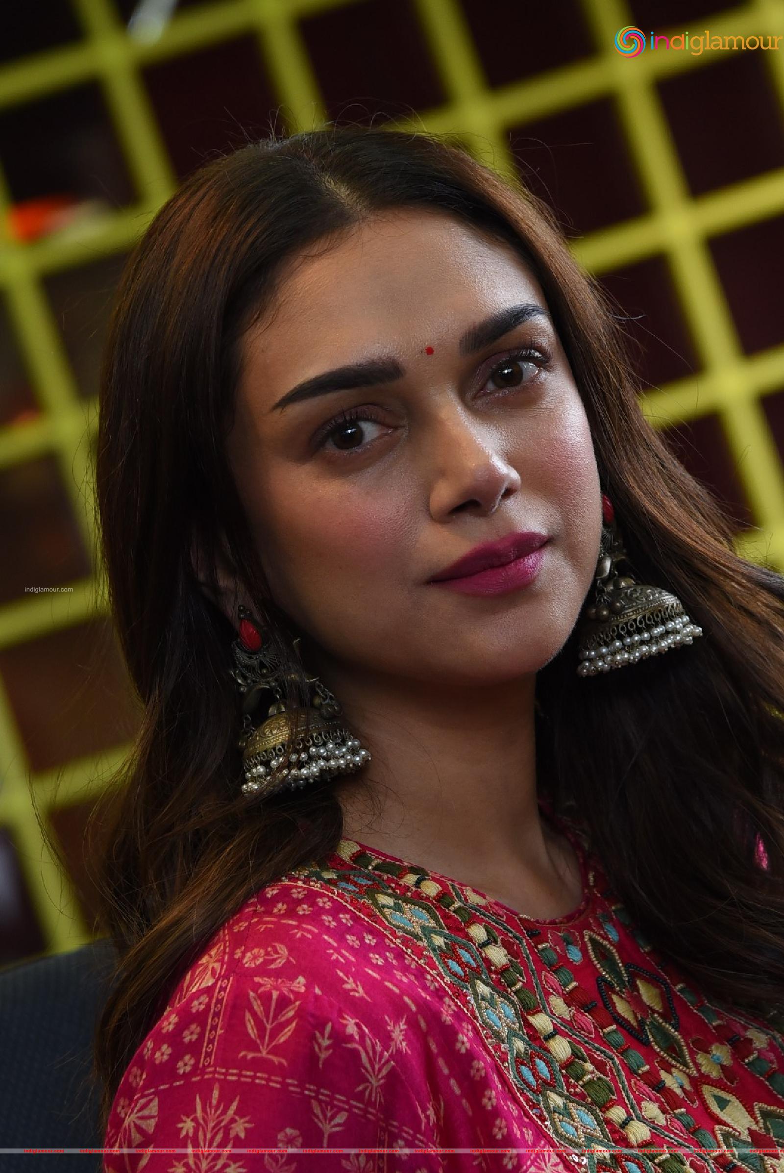 Aditi Rao Hydari Actress hd photo