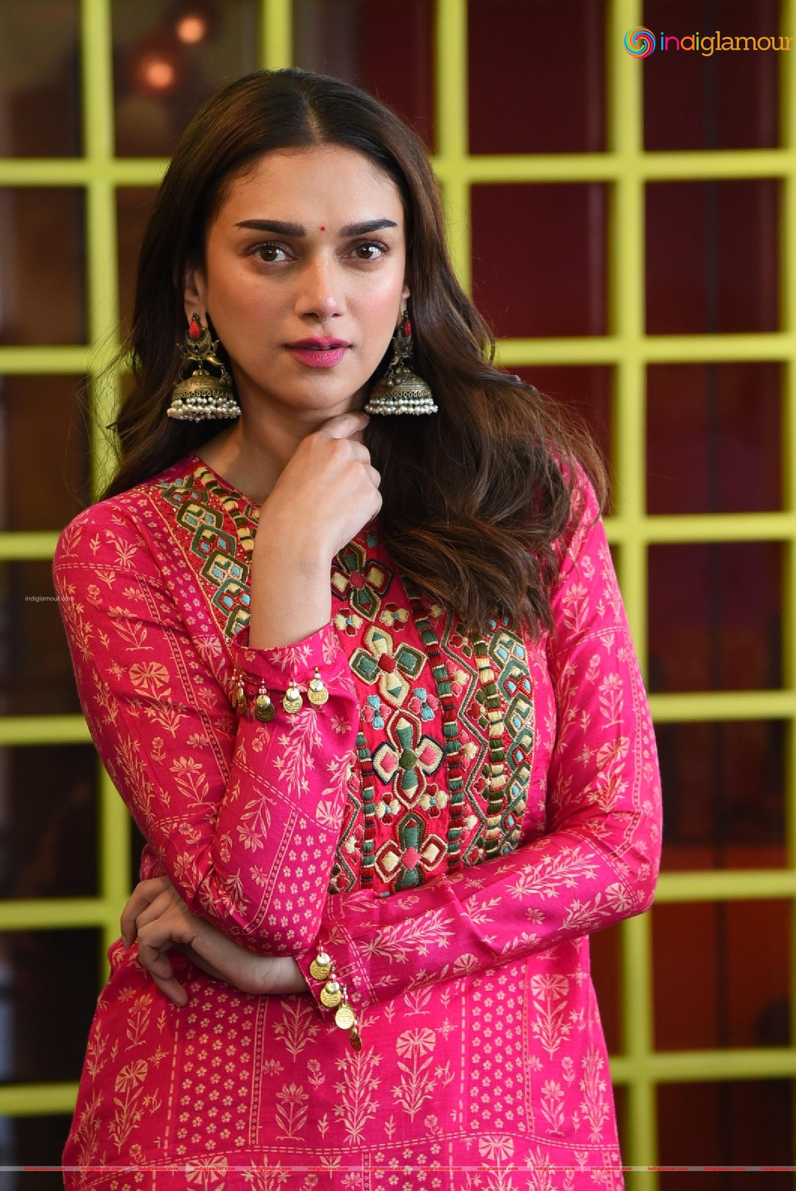 Aditi Rao Hydari Actress hd photo