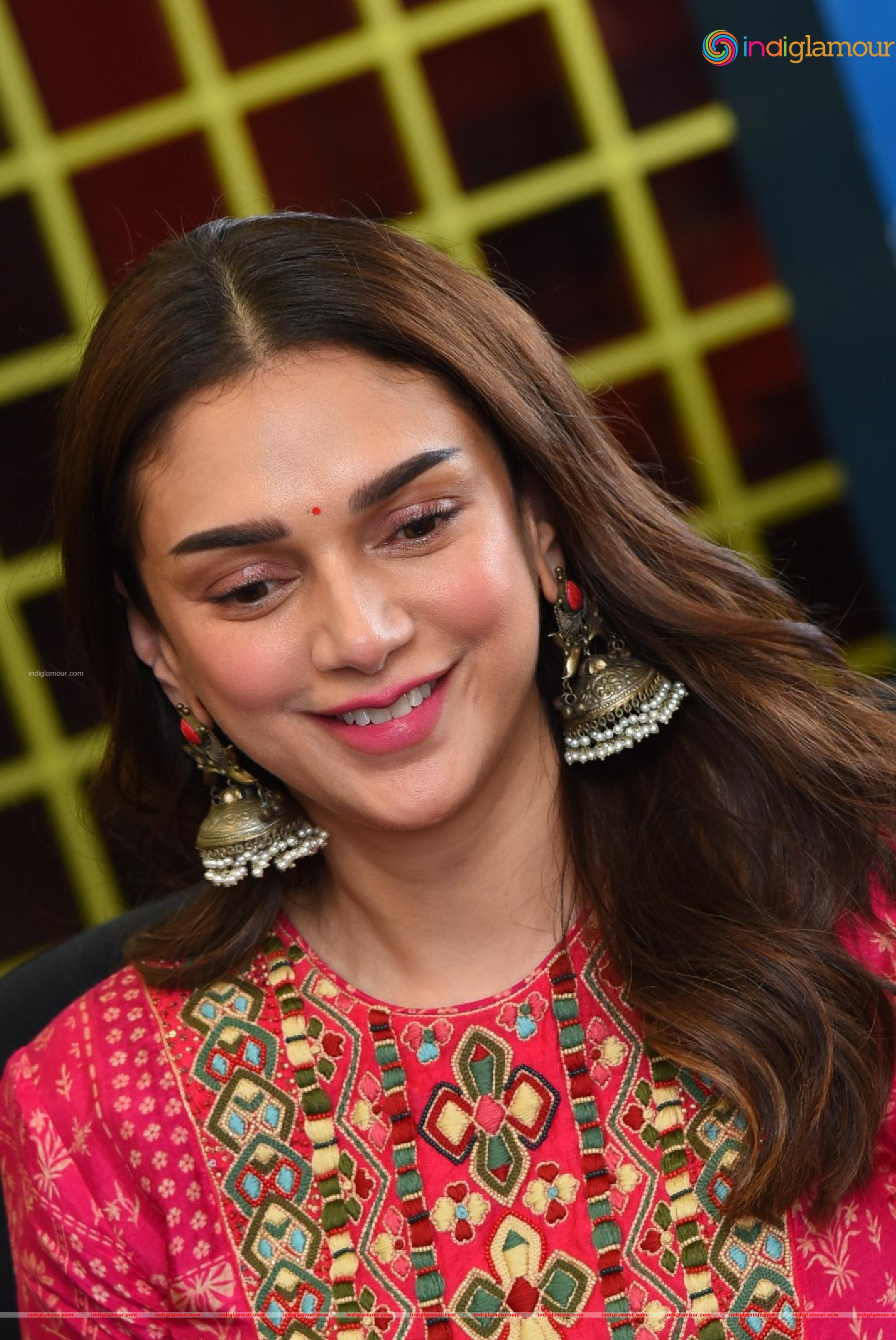Aditi Rao Hydari Actress hd photo