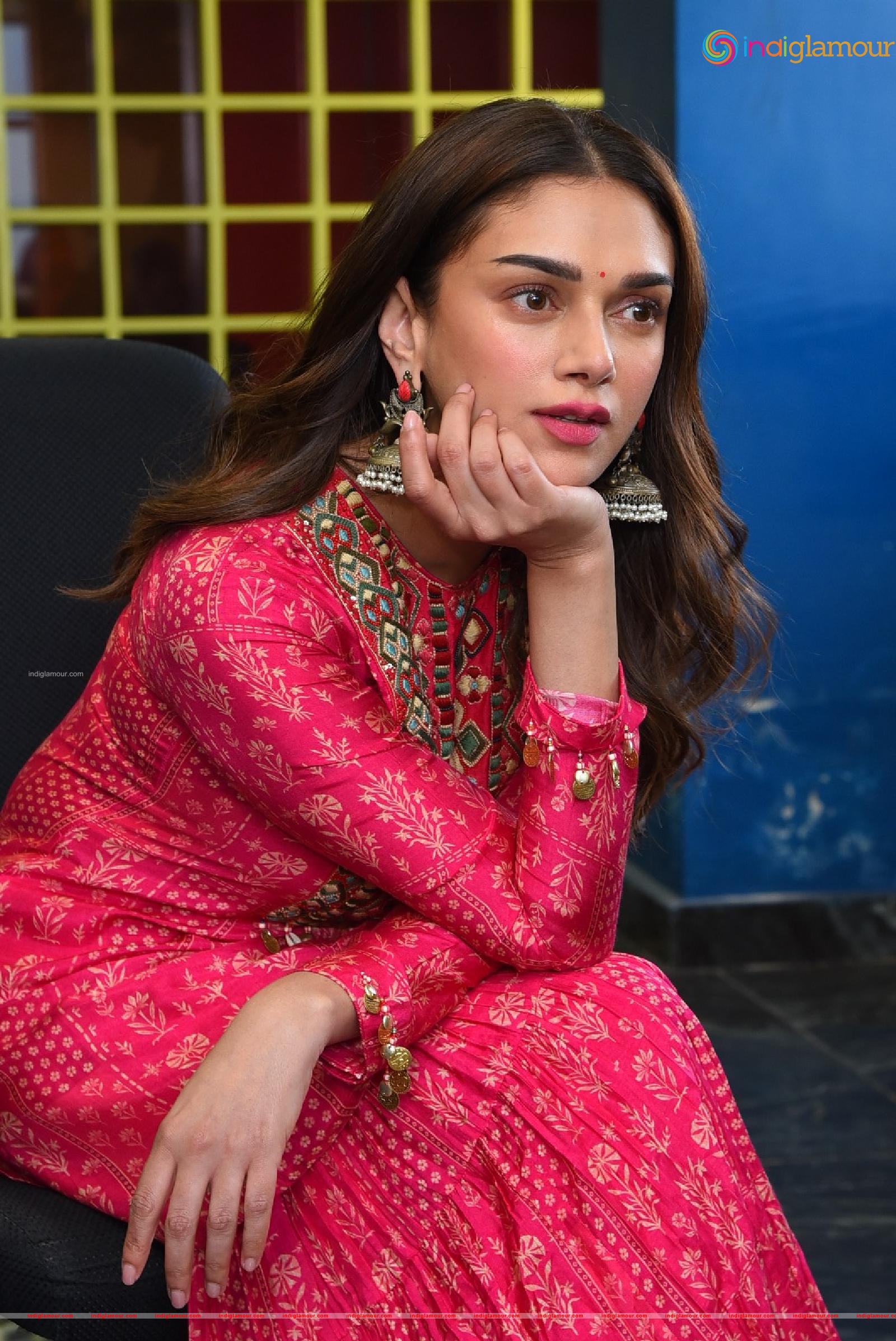 Aditi Rao Hydari Actress hd photo