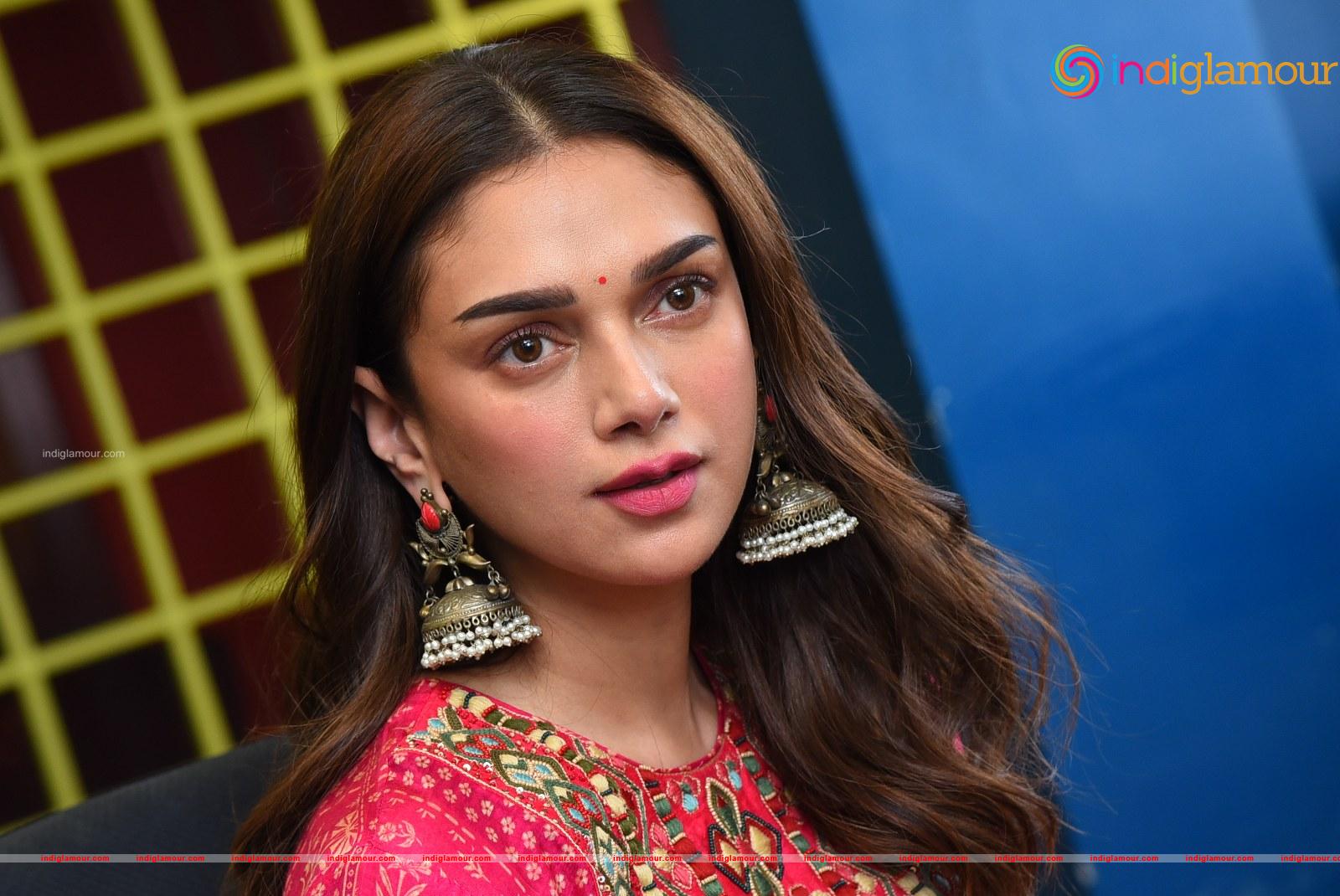 Aditi Rao Hydari Actress hd photo