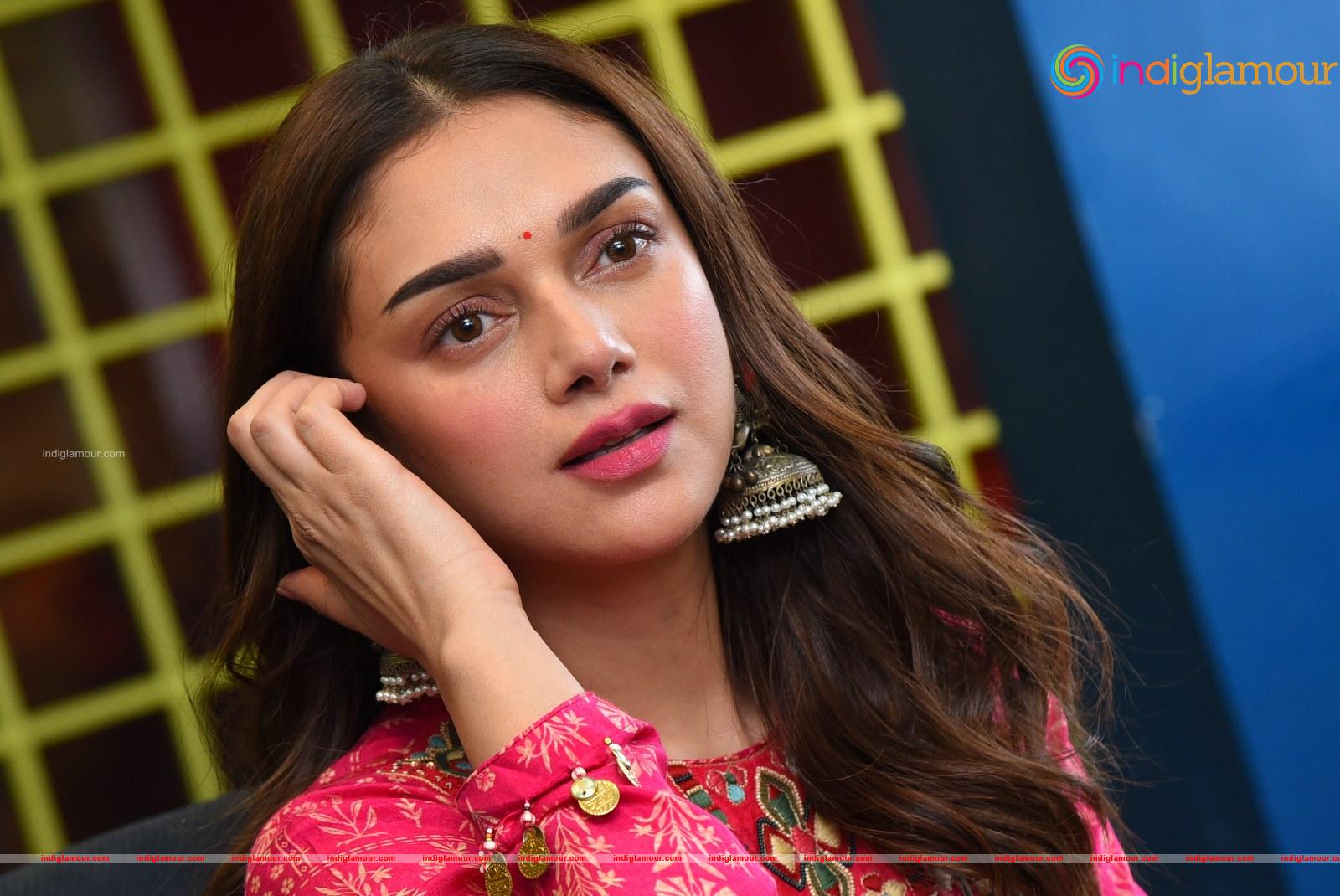 Aditi Rao Hydari Actress hd photo