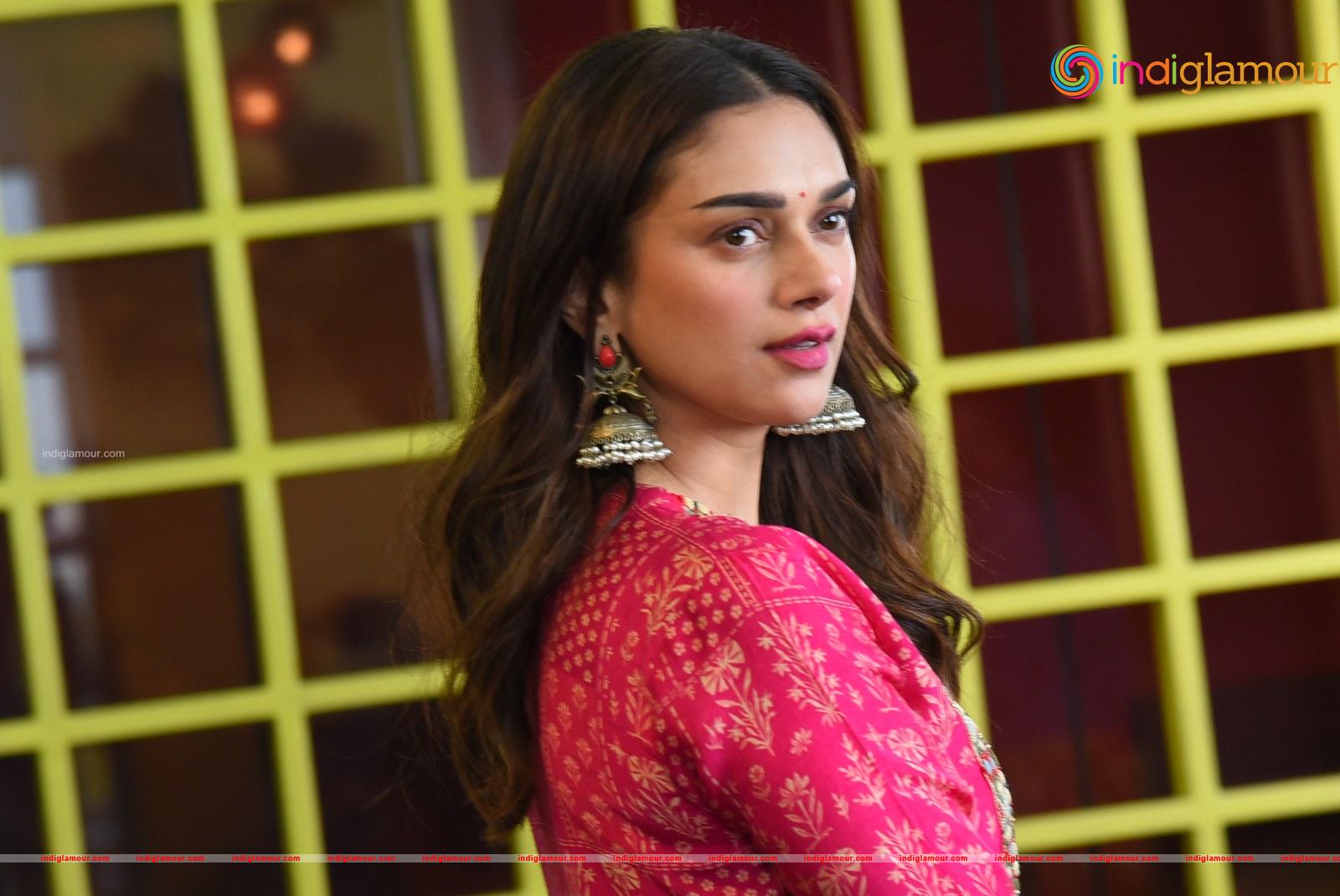 Aditi Rao Hydari Actress hd photo