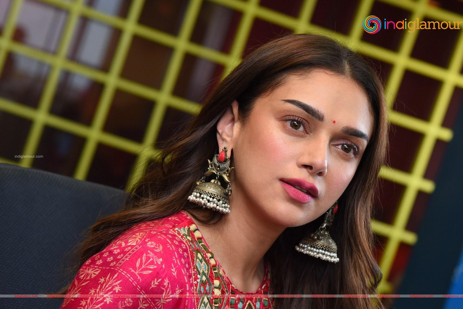 Aditi Rao Hydari Actress hd photo