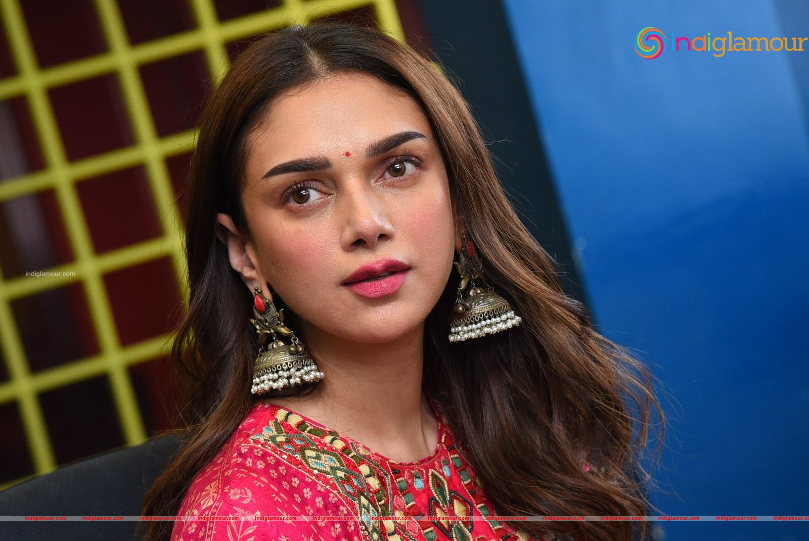 Aditi Rao Hydari Actress hd photo