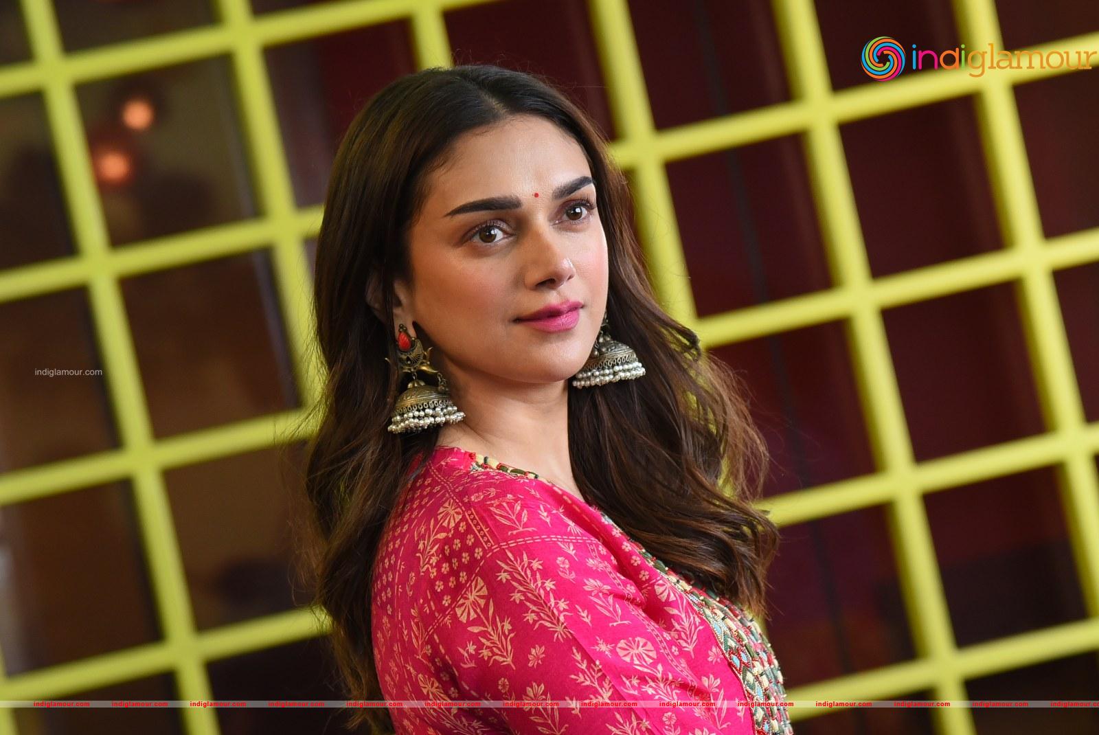 Aditi Rao Hydari Actress hd photo