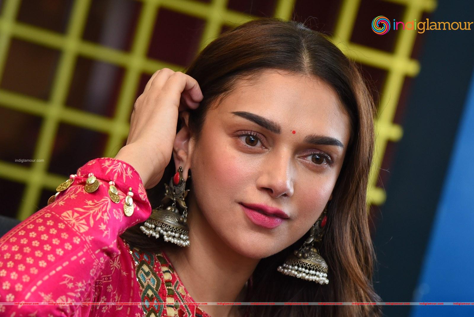 Aditi Rao Hydari Actress hd photo