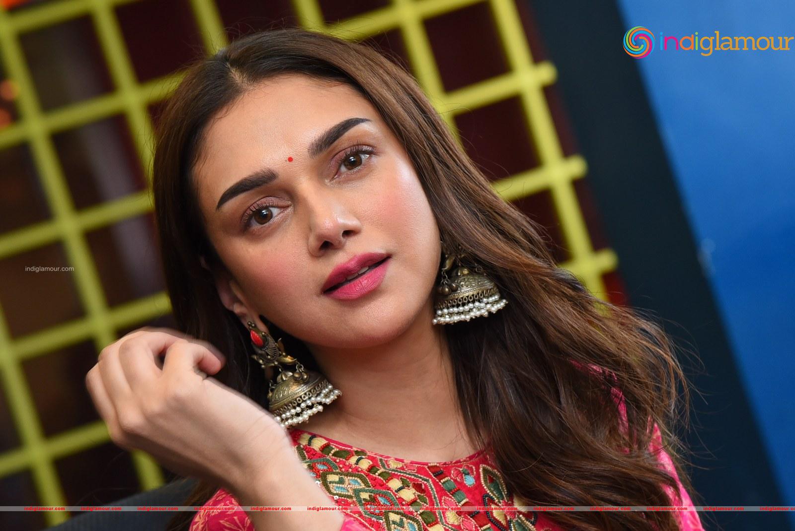 Aditi Rao Hydari Actress hd photo