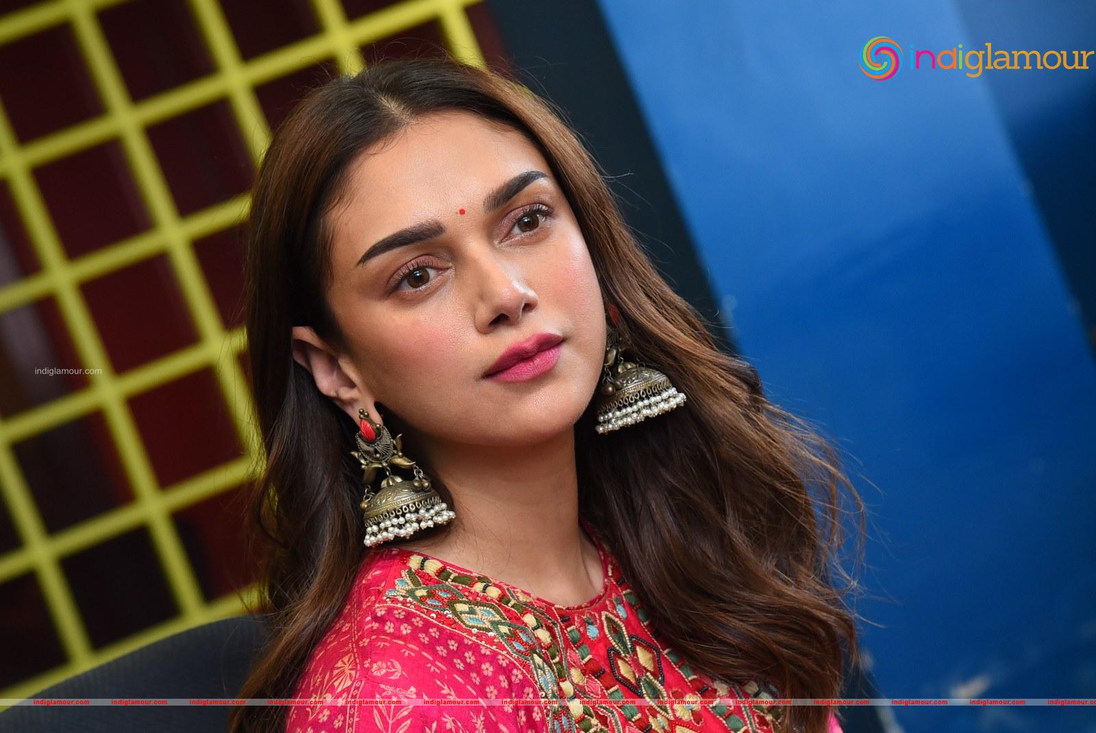 Aditi Rao Hydari Actress hd photo