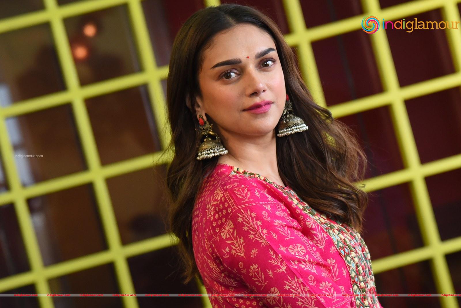 Aditi Rao Hydari Actress hd photo