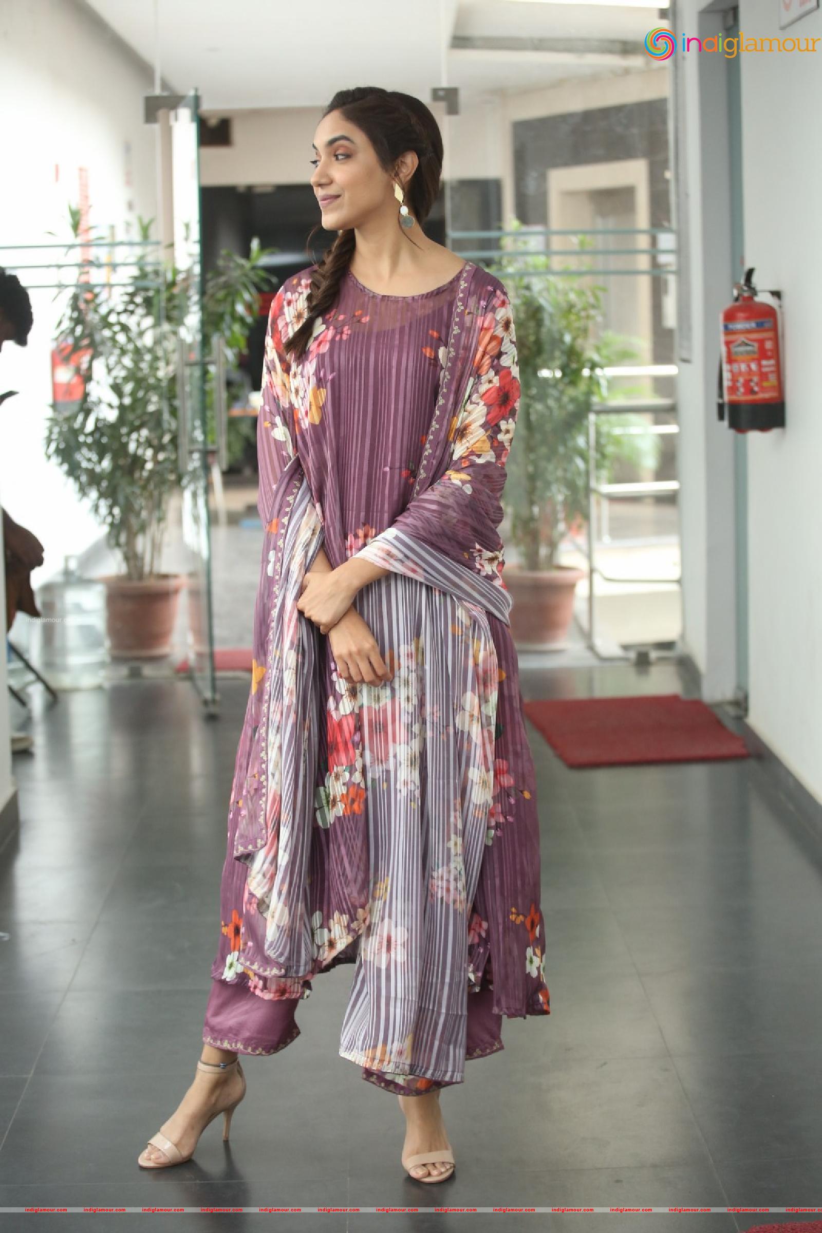 Ritu Varma Actress hd photo