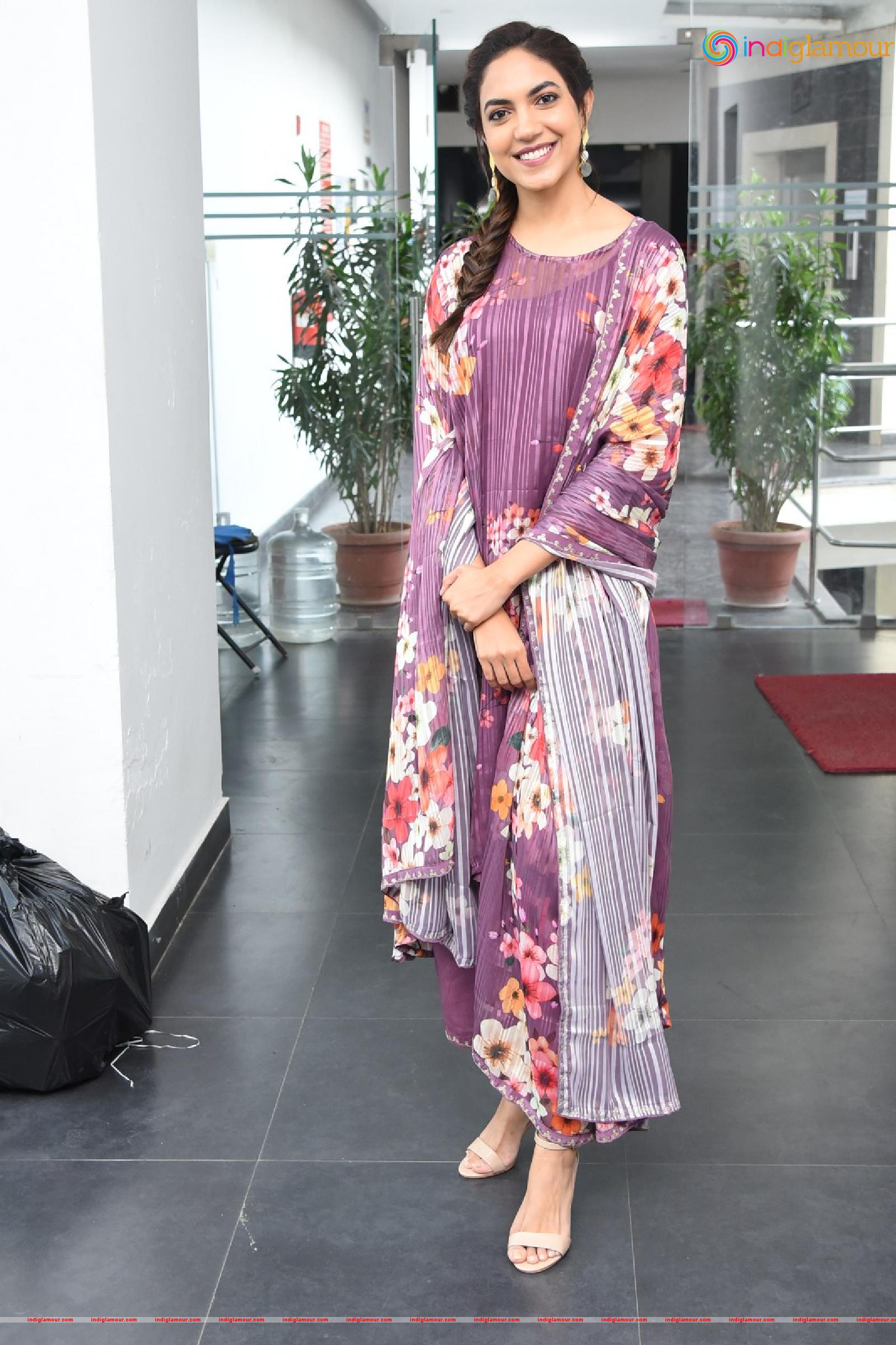 Ritu Varma Actress hd photo