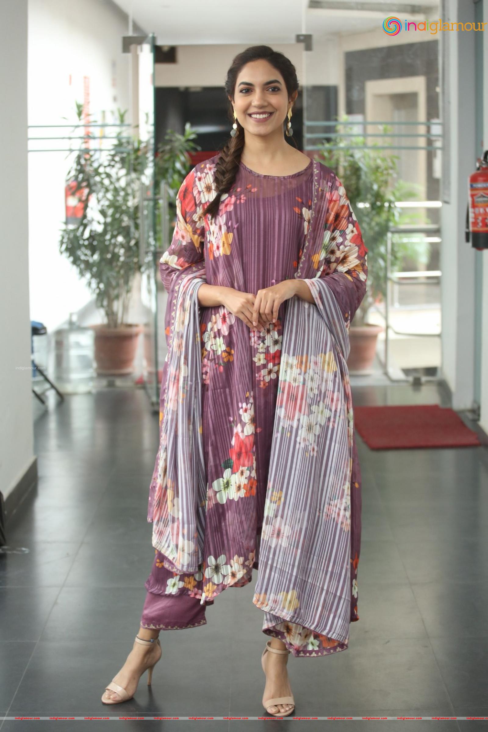 Ritu Varma Actress hd photo