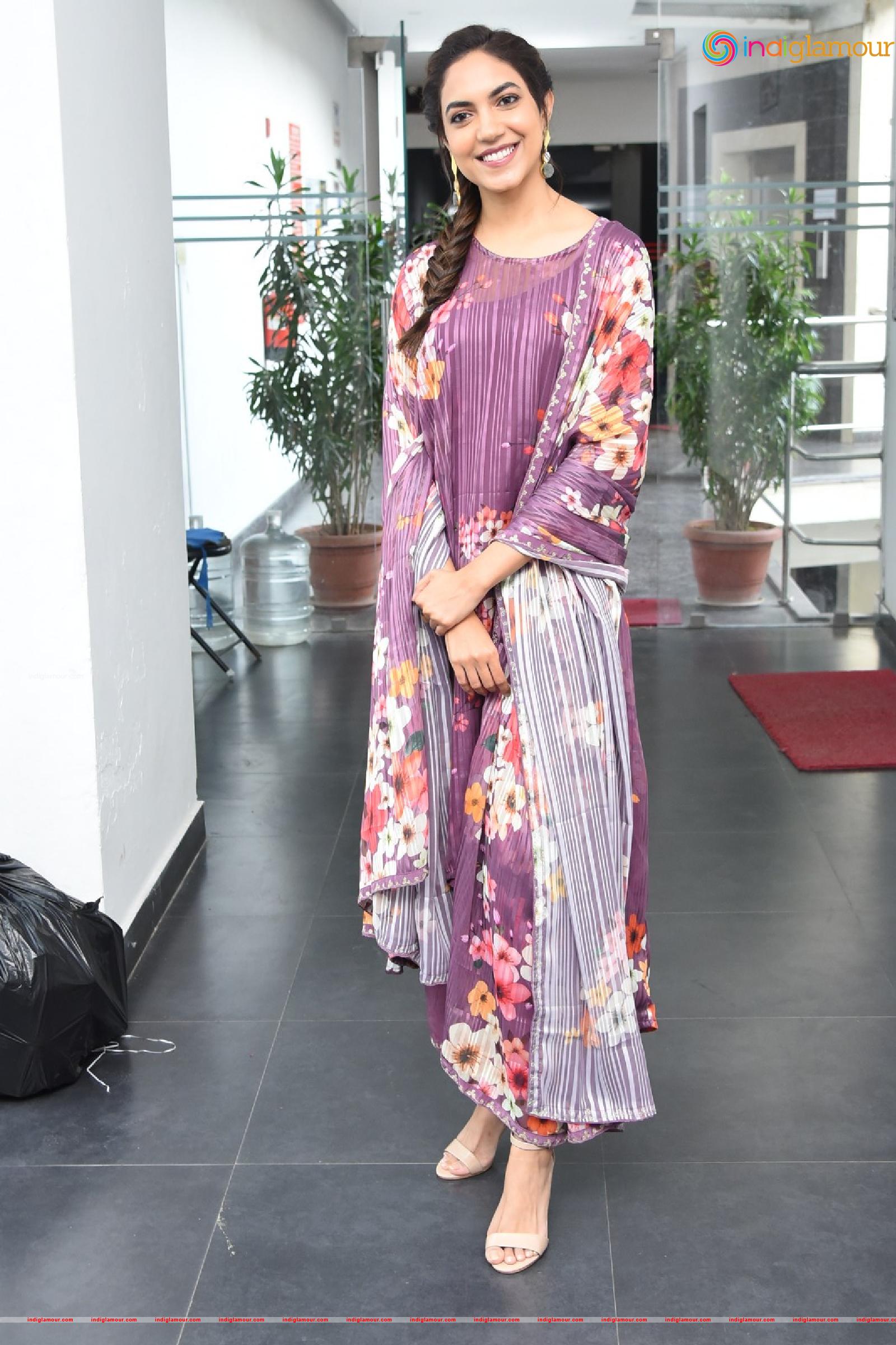 Ritu Varma Actress hd photo