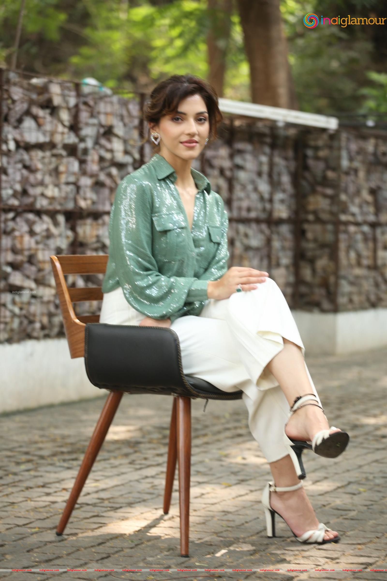 Mehreen Pirzada Actress hd photo
