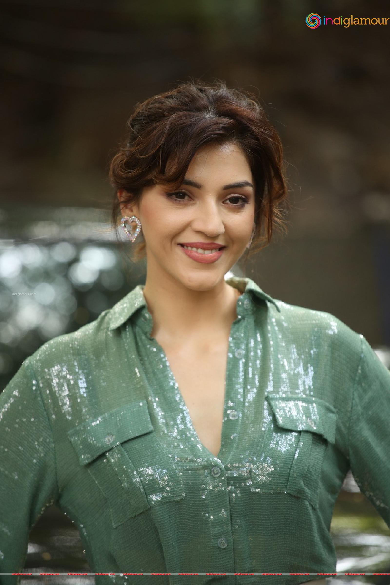 Mehreen Pirzada Actress hd photo