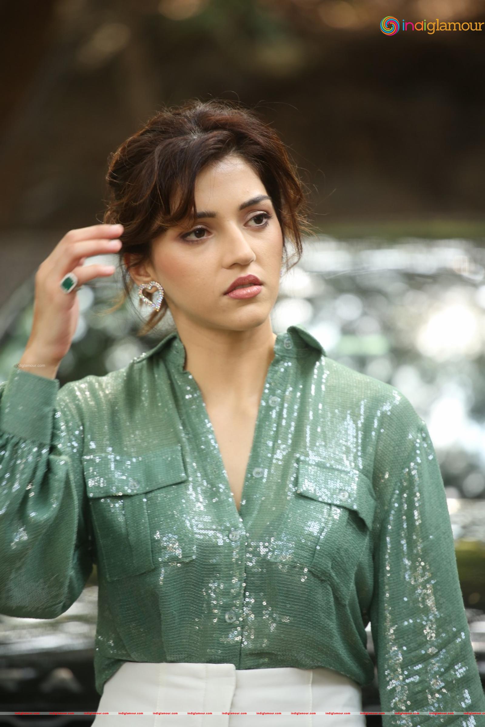 Mehreen Pirzada Actress hd photo