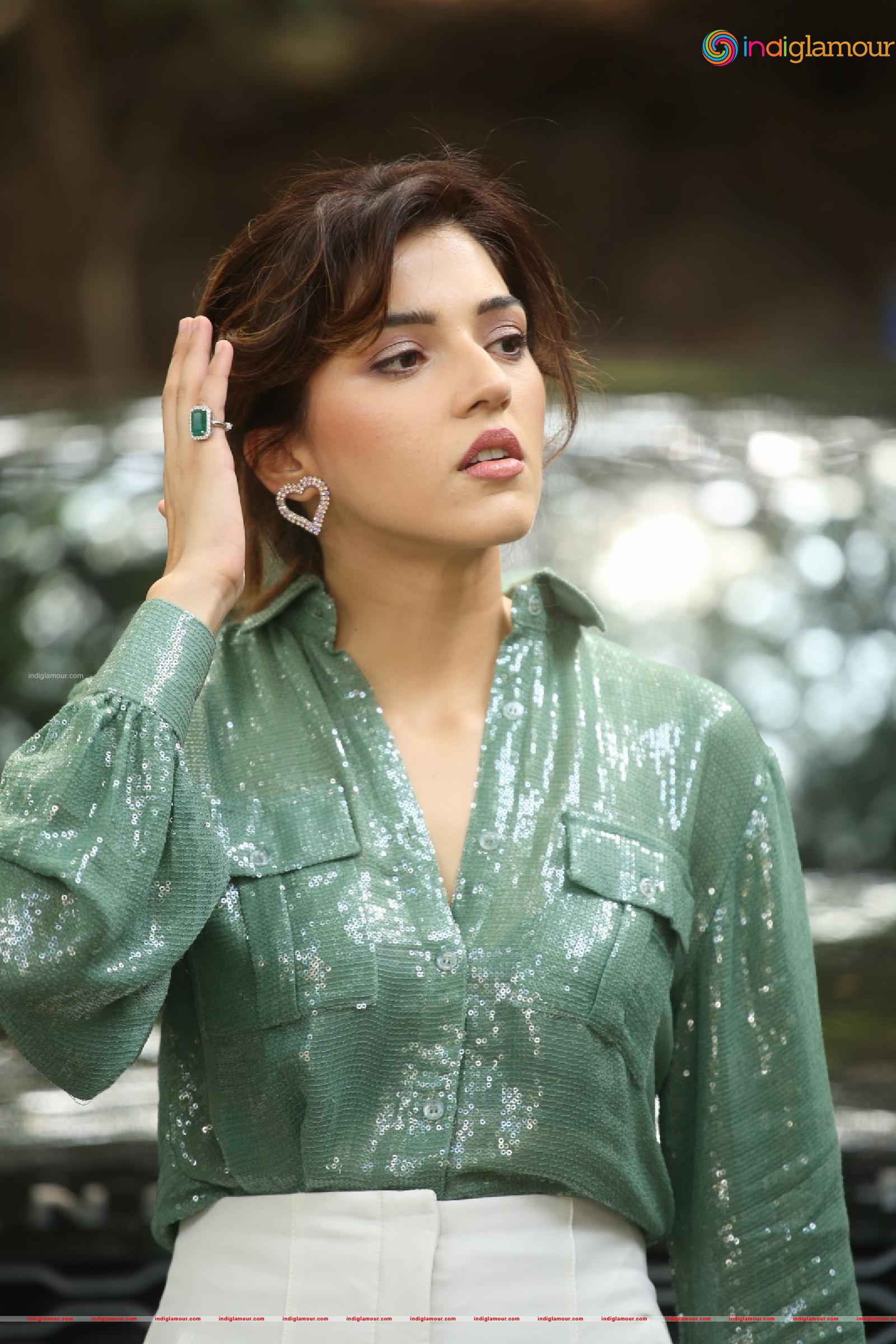 Mehreen Pirzada Actress hd photo