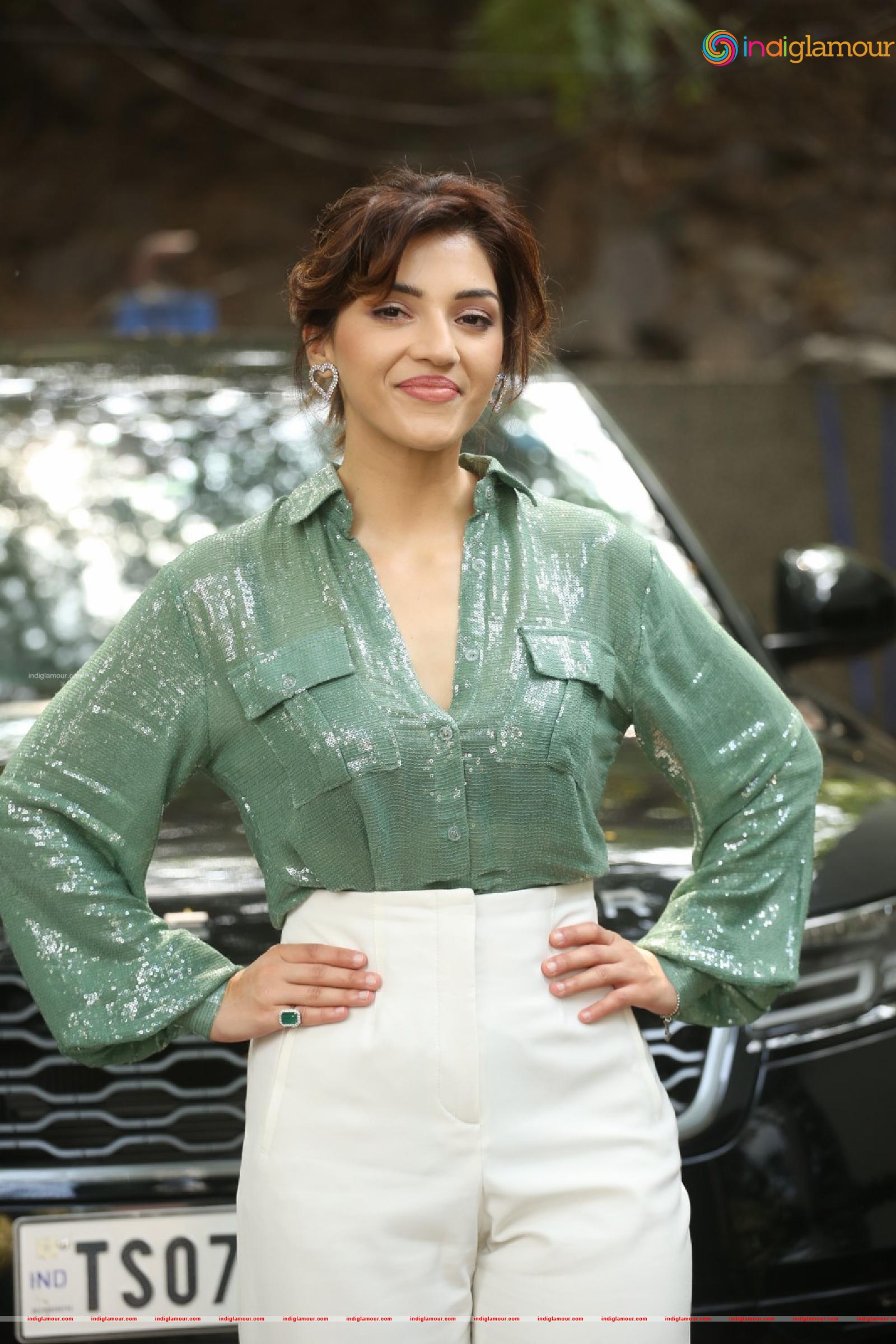 Mehreen Pirzada Actress hd photo