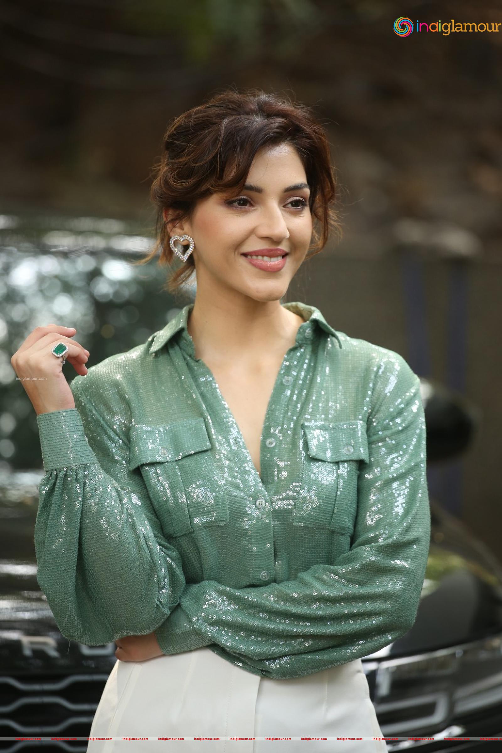 Mehreen Pirzada Actress hd photo