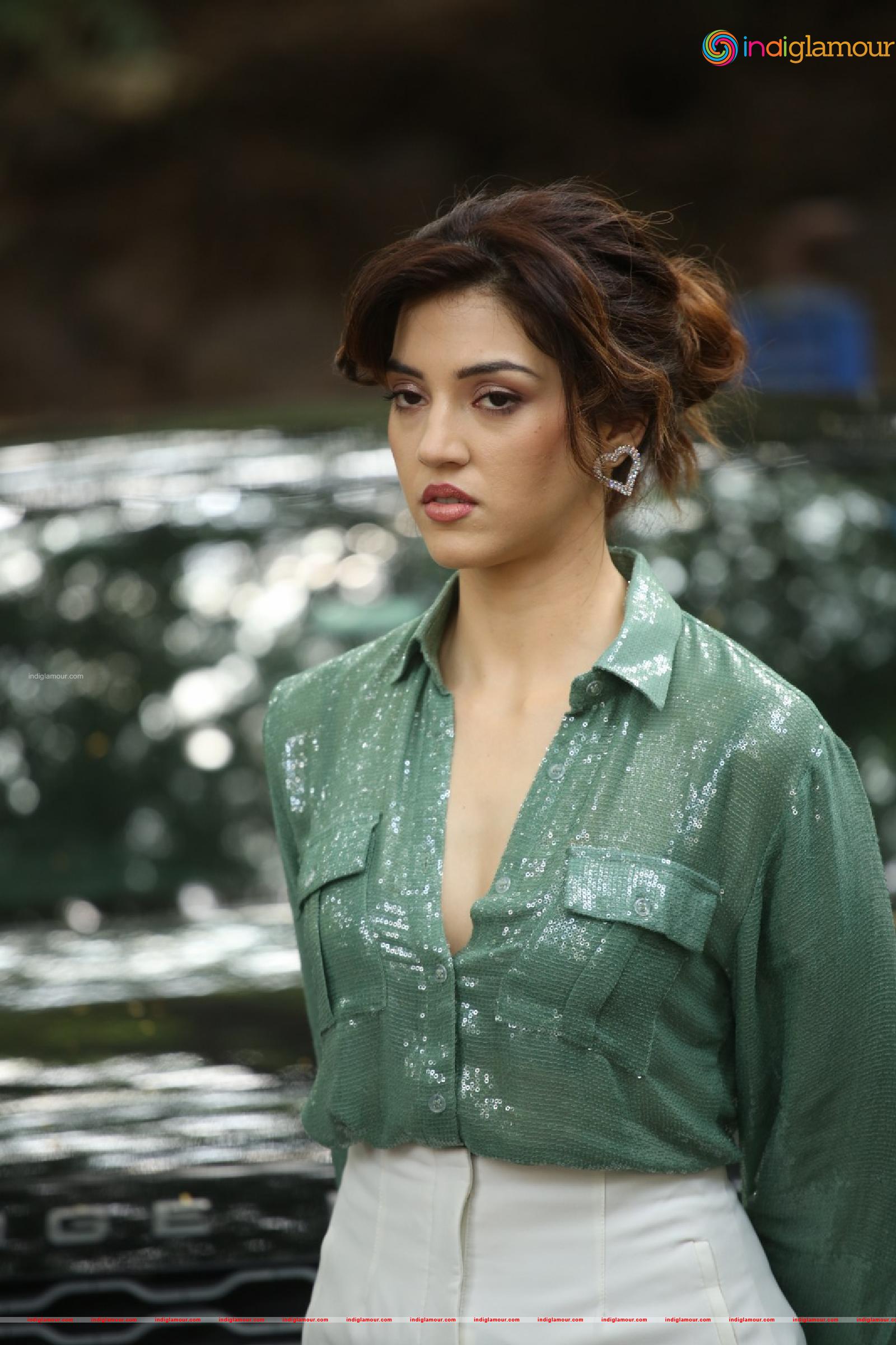 Mehreen Pirzada Actress hd photo