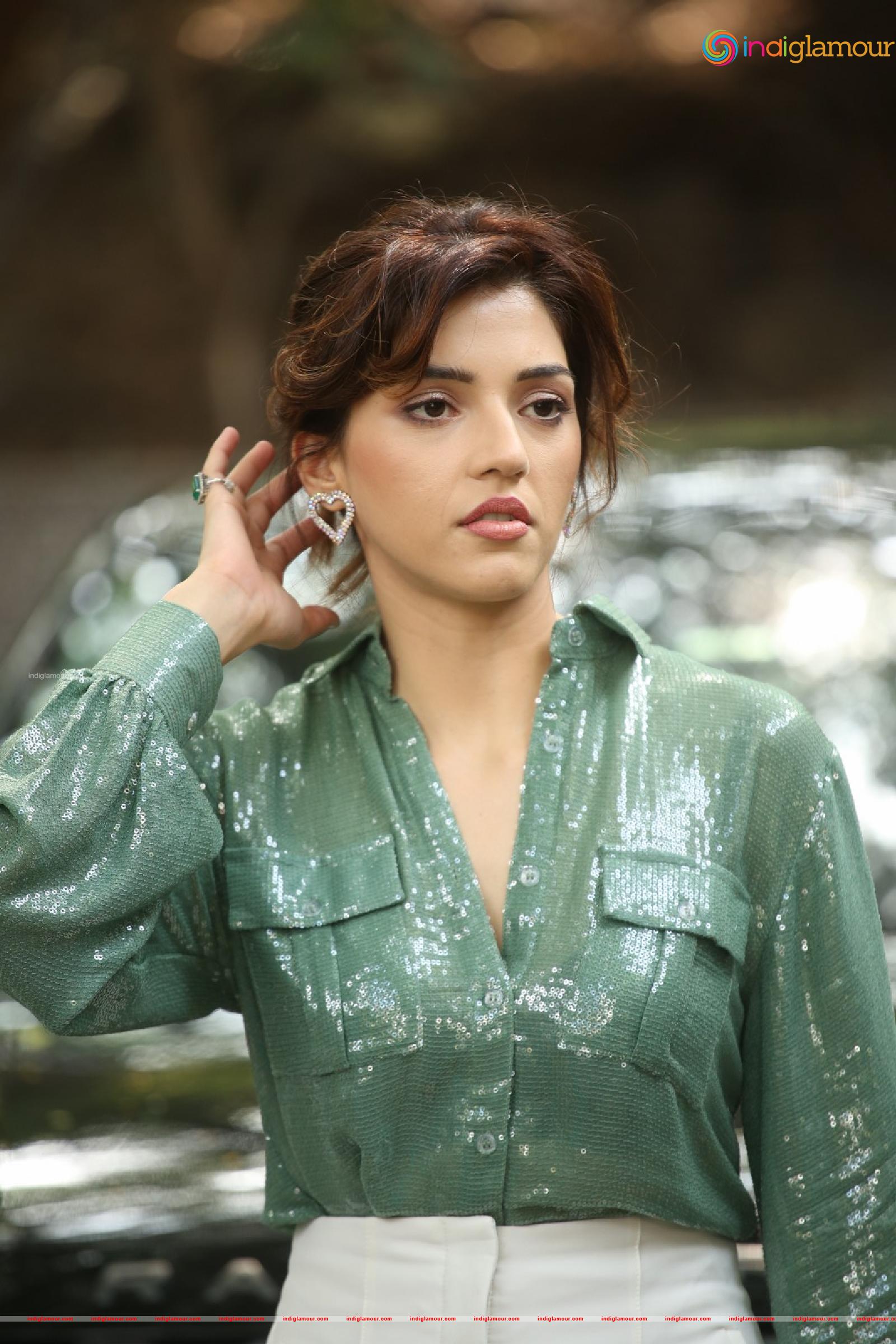 Mehreen Pirzada Actress hd photo