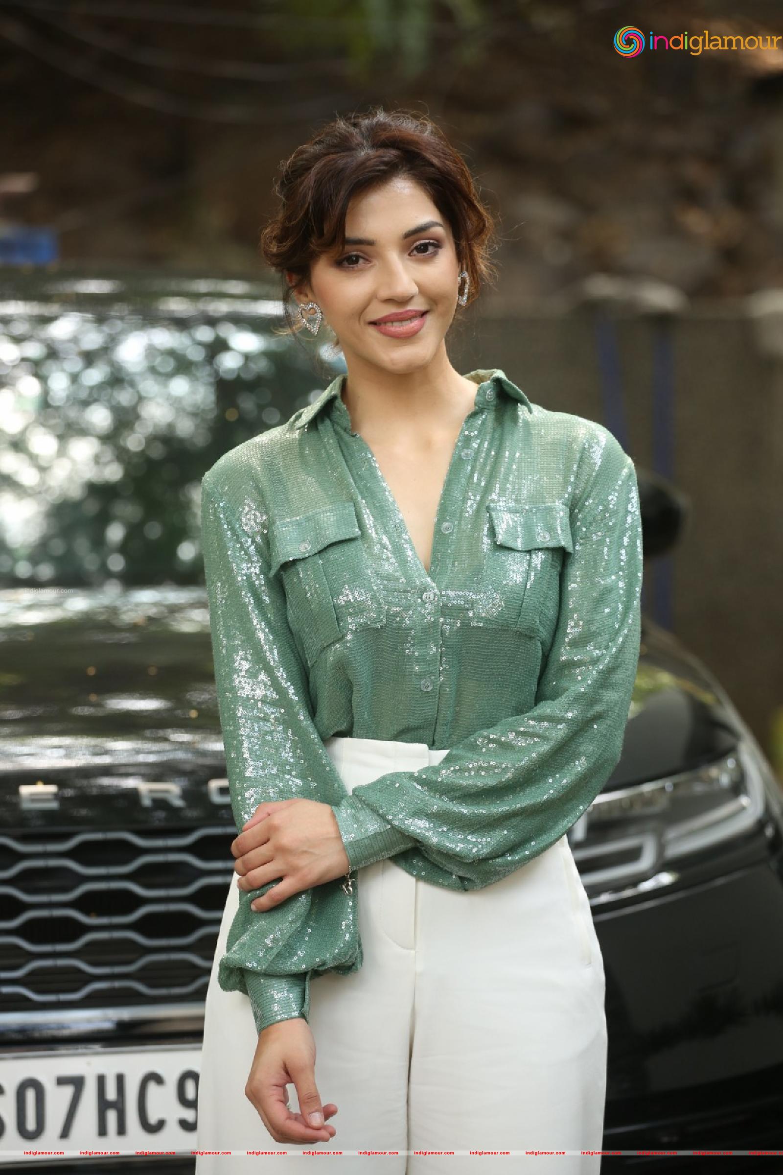 Mehreen Pirzada Actress hd photo