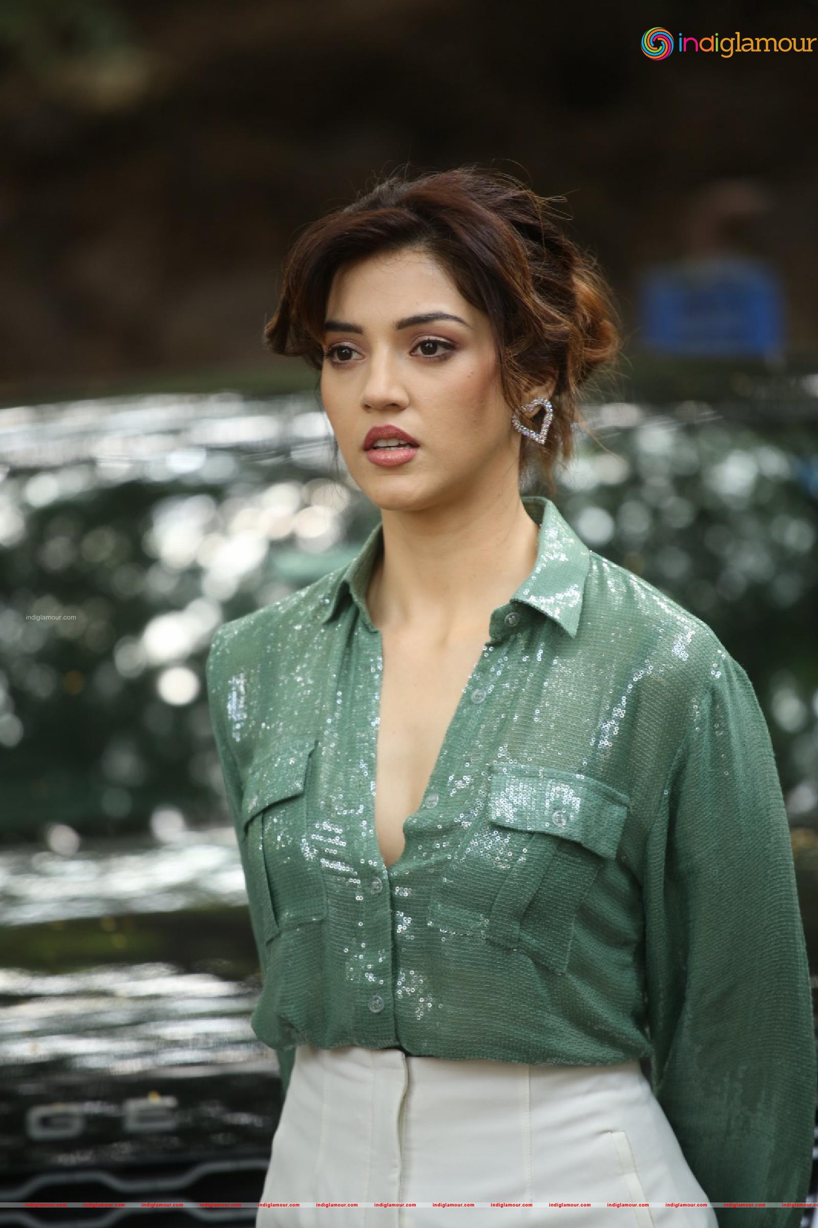 Mehreen Pirzada Actress hd photo