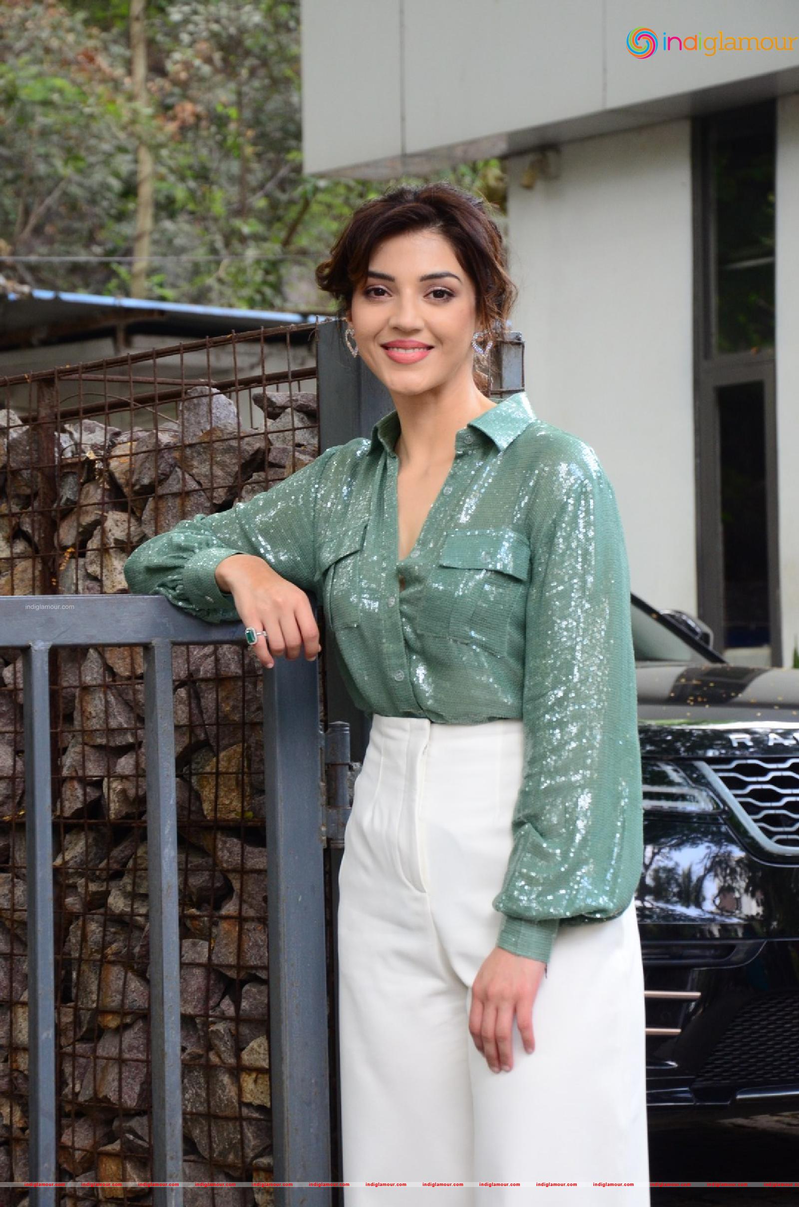 Mehreen Pirzada Actress hd photo