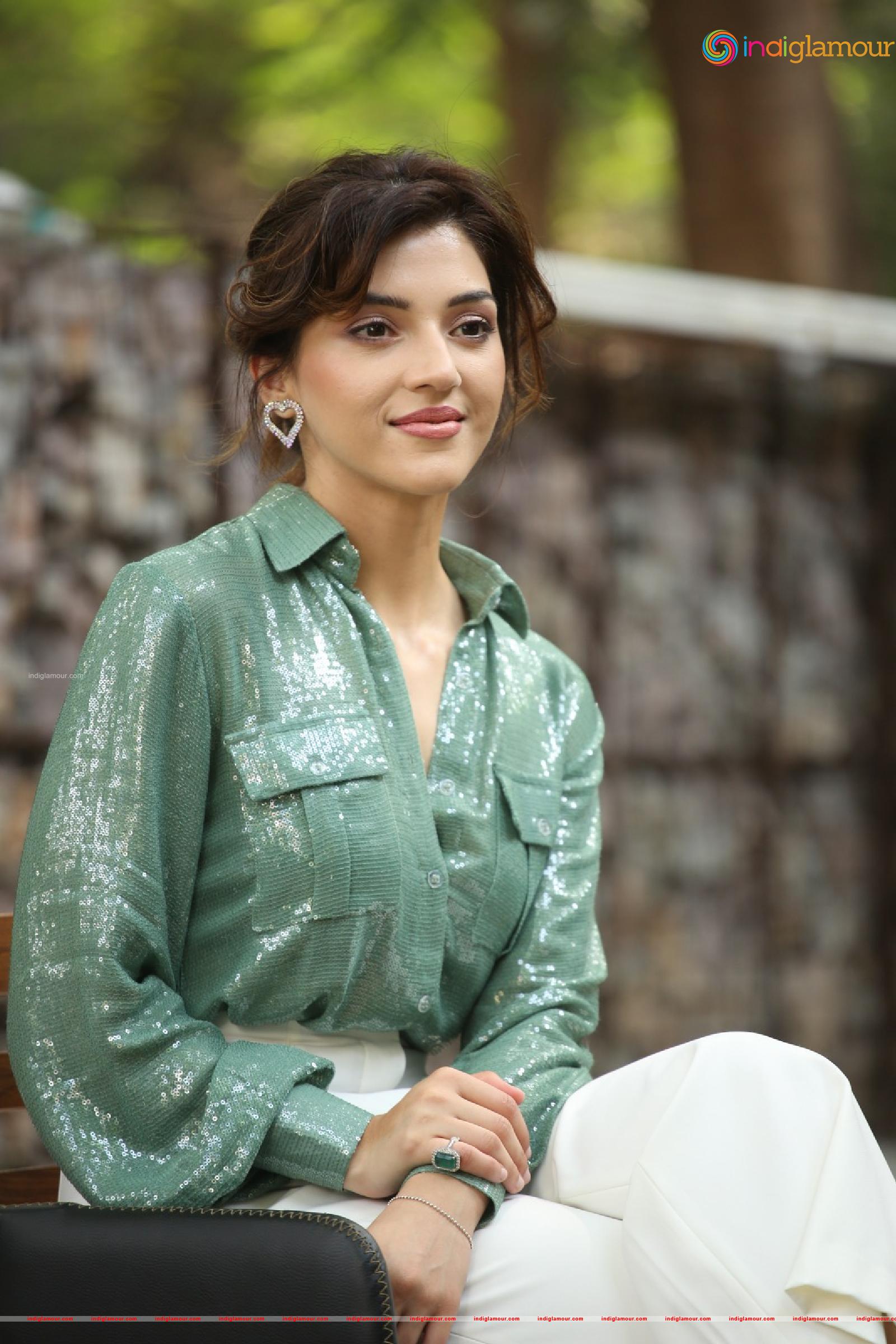 Mehreen Pirzada Actress hd photo