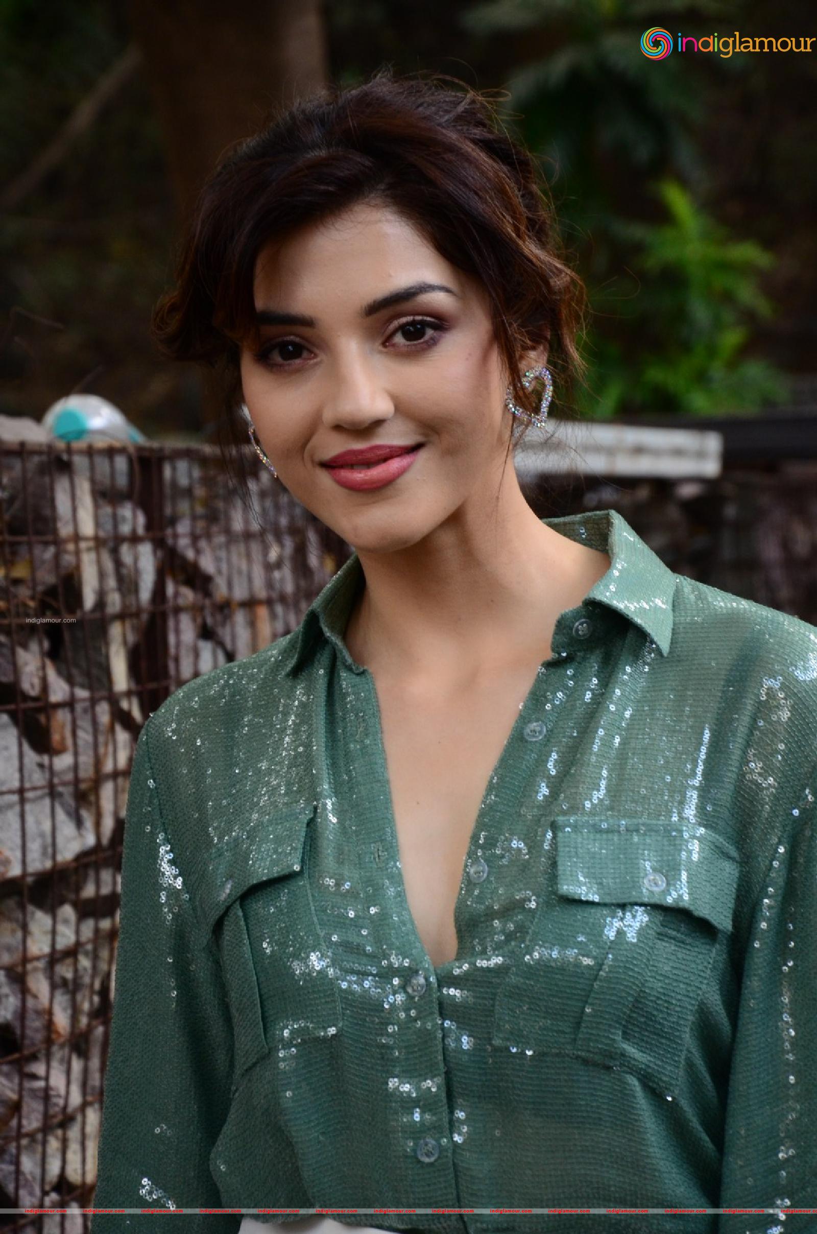 Mehreen Pirzada Actress hd photo