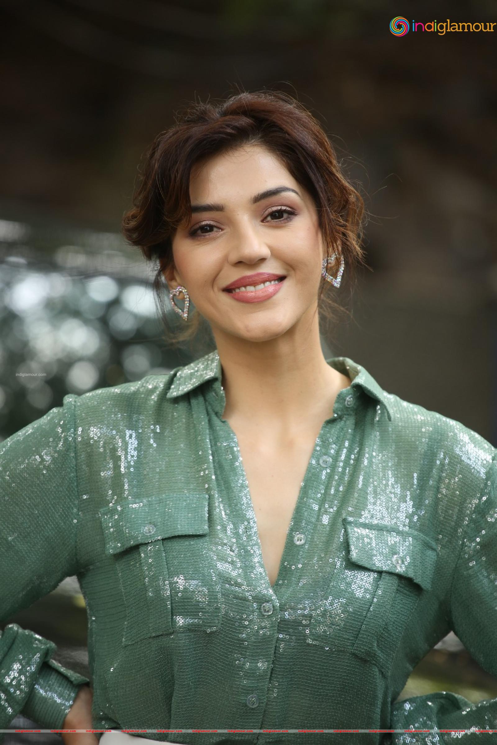 Mehreen Pirzada Actress hd photo
