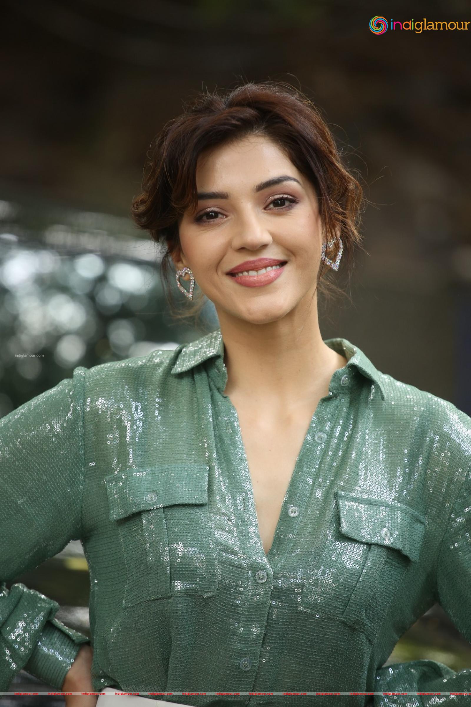 Mehreen Pirzada Actress hd photo